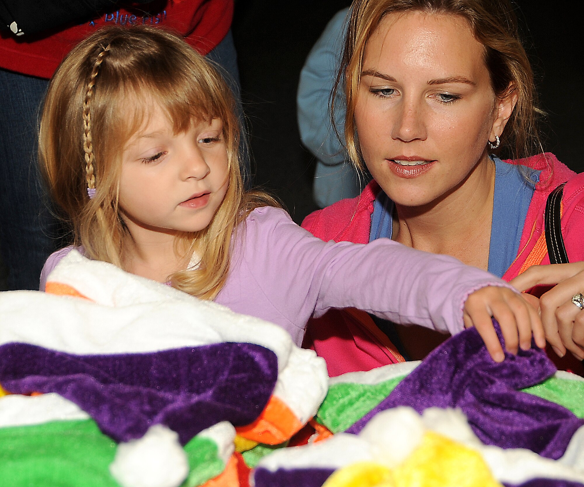 Brook Burris (left), with the help of her mother, Katherine, picks out a stocking hat during the “Candy Land” children’s holiday celebration at Fort MacArthur Hall, San Pedro, Calif., Dec. 12. Los Angeles Air Force Base’s Youth Programs provided food, fun and games for children ages 2-11. (Photo by Joe Juarez)