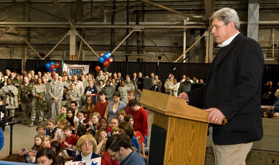 HANSCOM AIR FORCE BASE, Mass. -- John Hannah, former New England Patriots offensive guard and Pro Football Hall of Fame inductee, thanks honorees and their families for their service at a Heroes' Homecoming celebration, held in Hanscom's Aero Club hangar on Dec. 11. The Heroes' Homecoming event honored nearly 30 servicemembers from Hanscom who have recently returned from deployments.  (U.S. Air Force photo by Mark Herlihy)
