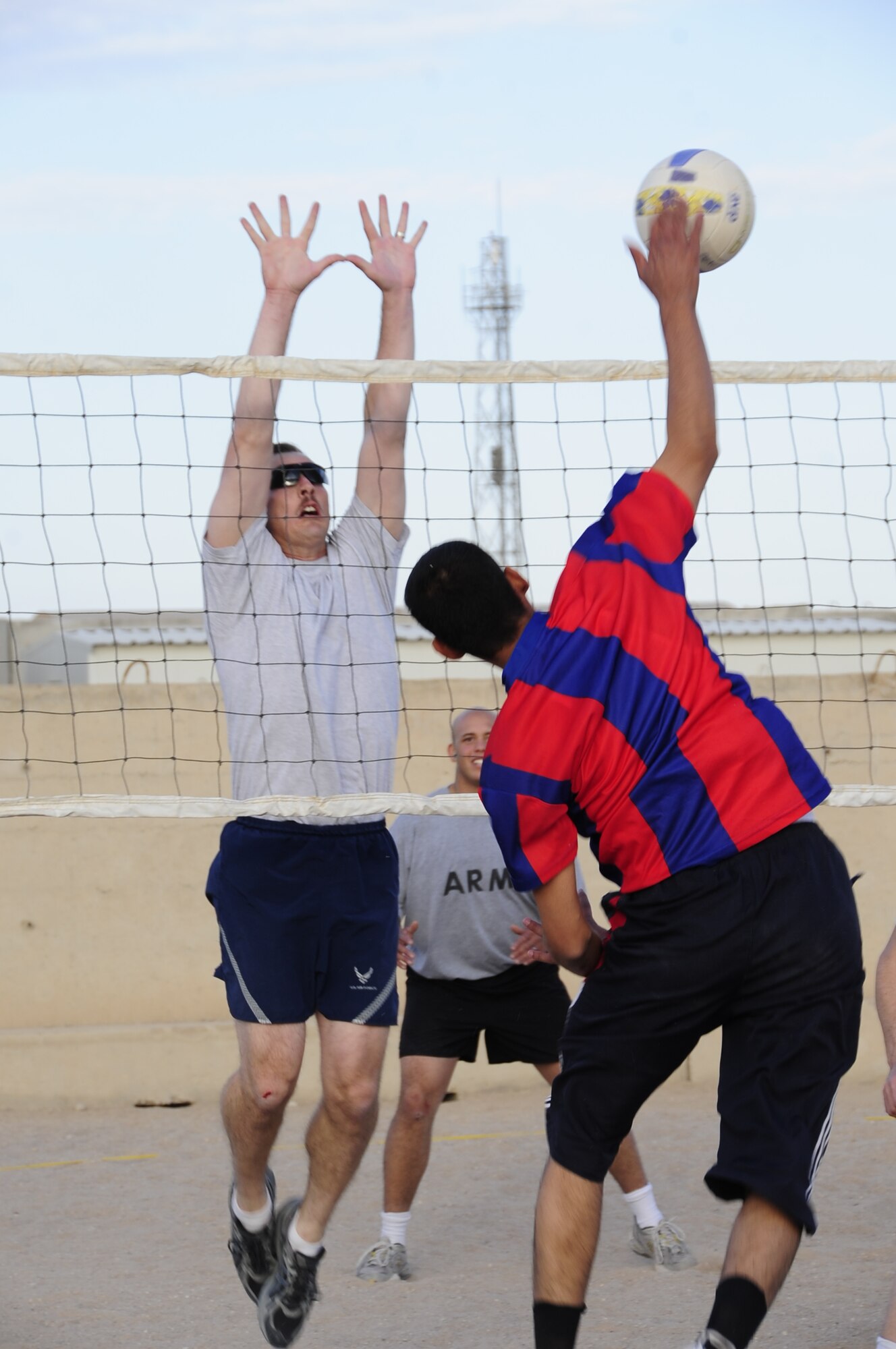 ALI BASE, Iraq - Airmen and Soldiers assigned to the Tallil Logistics Military Advisory Team host Iraqi soldiers for a friendly game of volleyball Dec. 16, 2009.  The LMAT is one of nine teams assisting the Iraqi Army in their efforts to assume independent operations.  The LMAT hosted the event to continue to build trust and rapport with their Iraqi counterparts. (U.S. Air Force photo/Master Sgt. Darrell Habisch)  