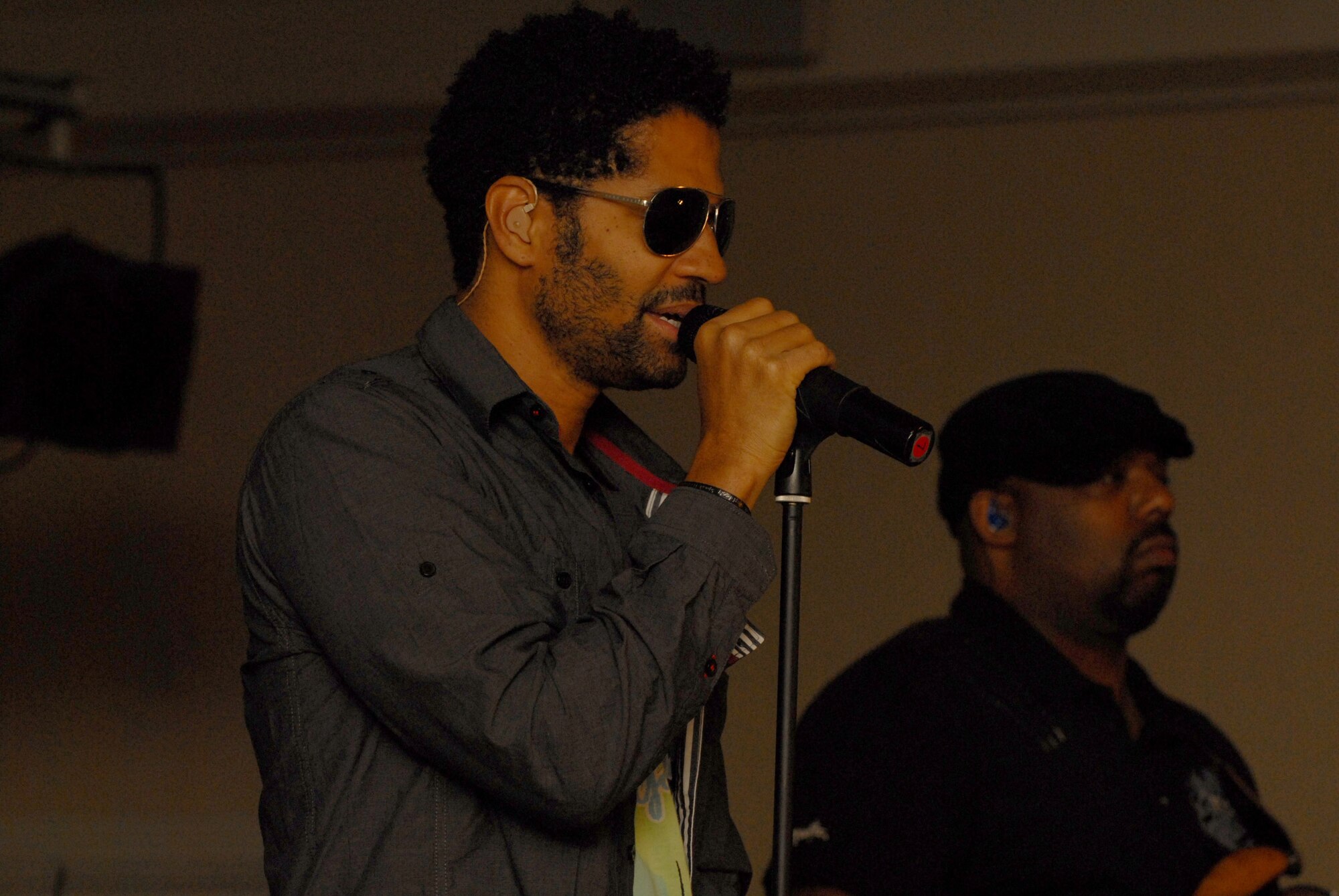 KUNSAN AIR BASE, Republic of Korea -- R and B recording artist Eric Benet sings to a crowd of more than 150 during a concert at the Loring Club here Dec. 15. Mr. Benet stopped by the Wolf Pack during his Pacific Armed Forces Entertainment tour. After the show, Mr. Benet took time to sign autographs and take pictures with Wolf Pack members. (U.S. Air Force photo by/Staff Sgt. Patrice Clarke)