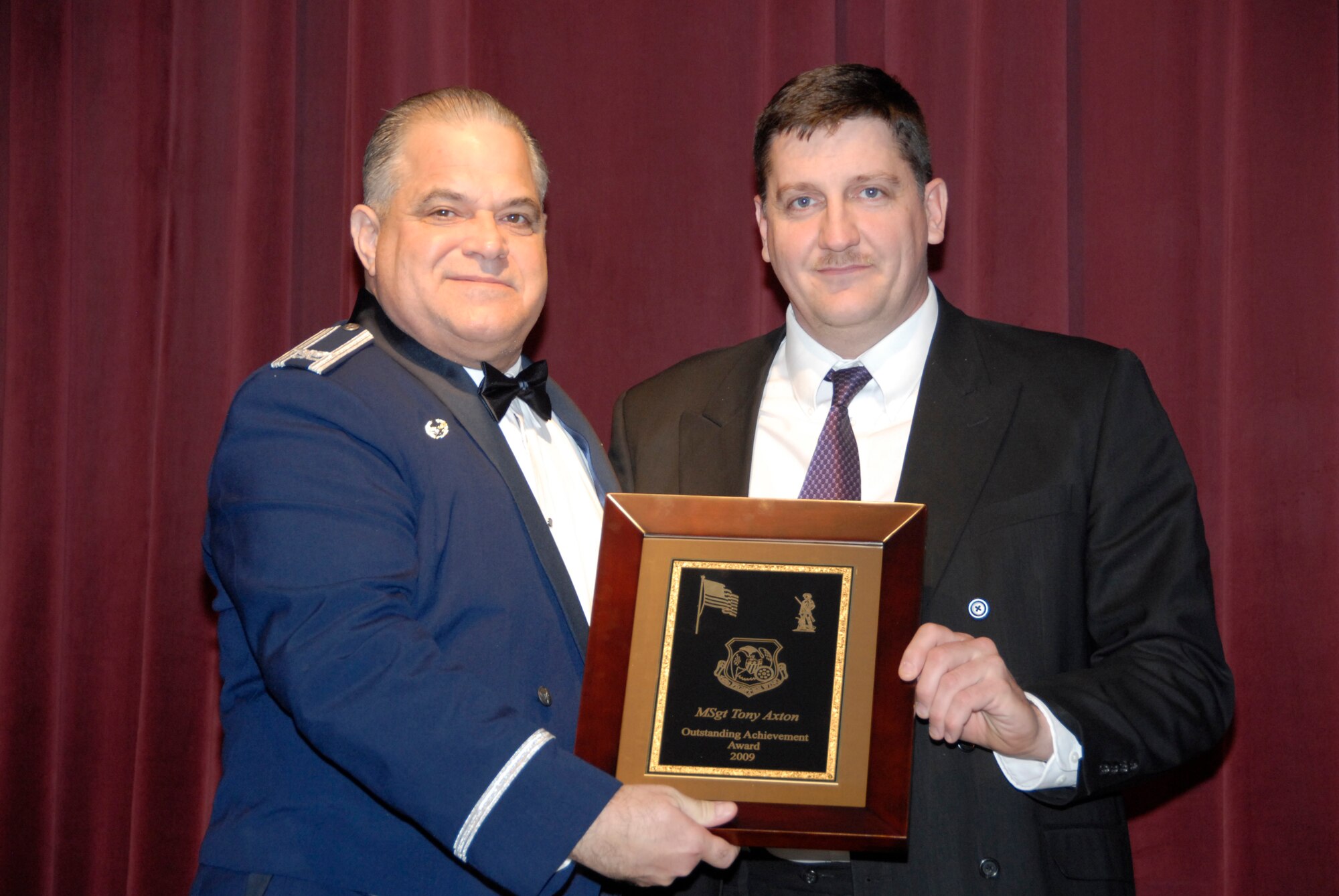 Col. Mark Clemons, 442nd Fighter Wing commander, presents Master Sgt. Tony Axton of the 442nd Maintenance Squadron with the 2009 Outstanding Achievement Award Dec. 5. The 442nd Fighter Wing is an Air Force Reserve unit at Whiteman Air Force Base, Mo. (U.S. Air Force photo/Senior Airman Danielle Wolf)