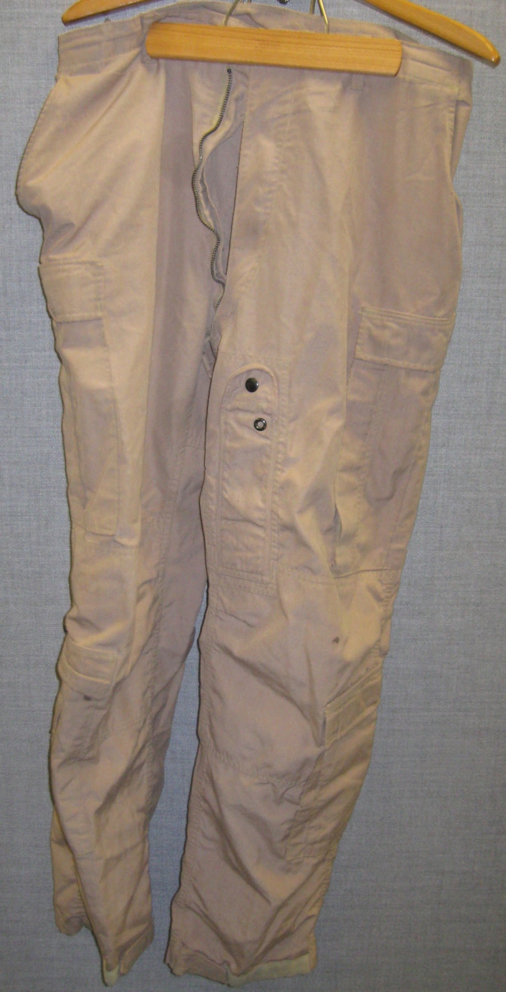 The U.S. Army distributed these two-piece flight suits to Special Operations Forces in Iraq and Afghanistan. Many aircrews preferred them because they did not bind while moving about the cabin. (U.S. Air Force photo)