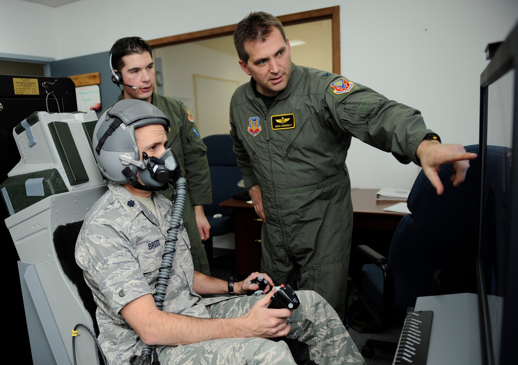 MOUNTAIN HOME AIR FORCE BASE, Idaho -- Col. Kevin Connolly, 366th Medical Group commander, briefs Lt. Col. Peter Breed, 366th Aerospace Medicine Squadron commander, on the first on base sim-based hypoxia demo for fighter aircrew Dec. 16. The simulators help familiarize aircrew with the physiological and psychological stresses of flight. Without the aid of an oxygen mask aircrew experience symptoms of hypoxia, an oxygen deficiency of the tissue and blood cells that causes impairment of function at high altitudes. (U.S. Air Force photo by Airman 1st Class Renishia Richardson)