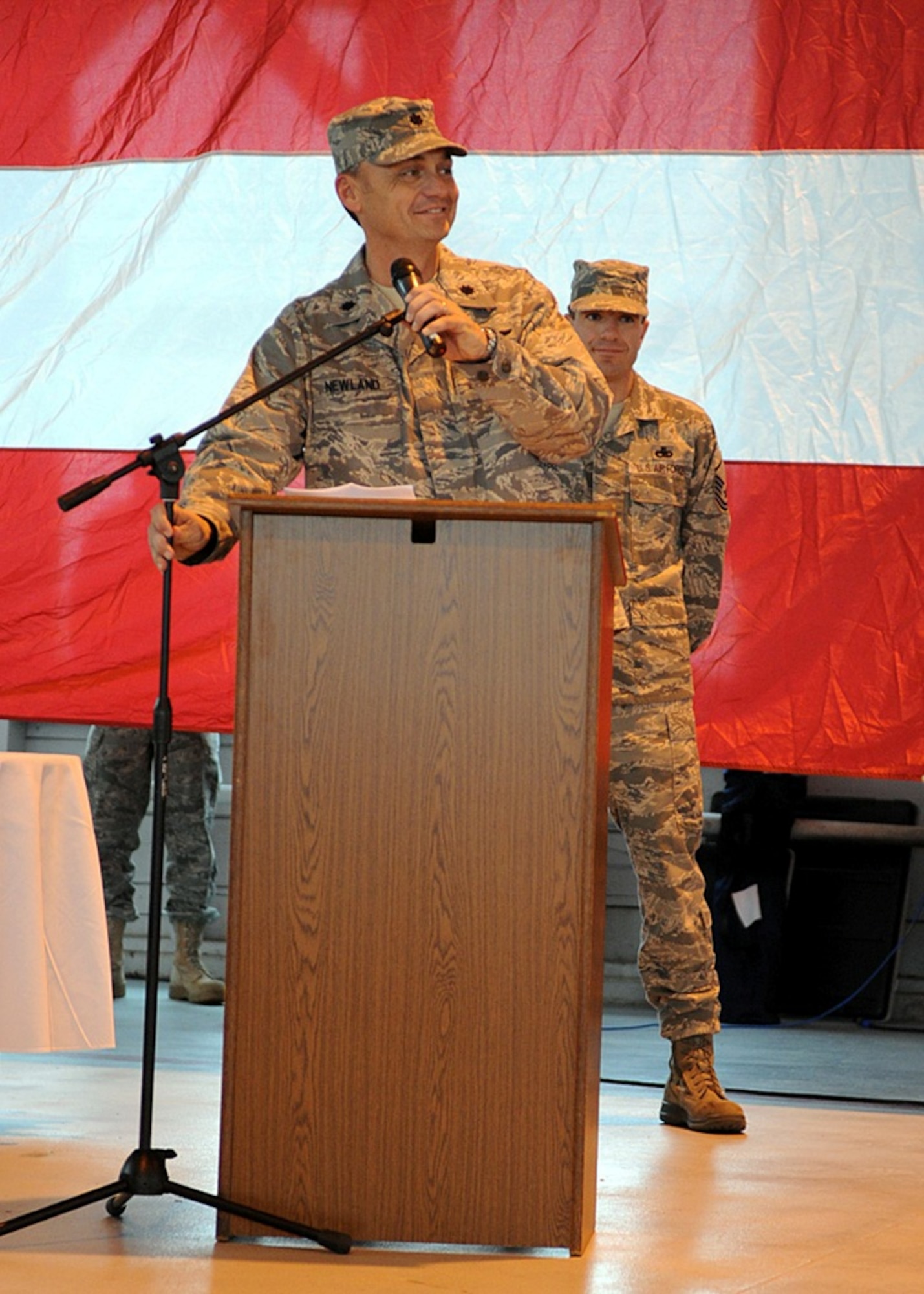 MOUNTAIN HOME AIR FORCE BASE, Idaho -- Lt. Col. Derek Newland gives his final speech as commander of the 266th Range Squadron during a change-of-command ceremony Dec. 15 in hangar 201. Lt. Col. William Michell received command from Colonel Derek Newland. (U.S. Air Force photo by Airman 1st Class Debbie Lockhart