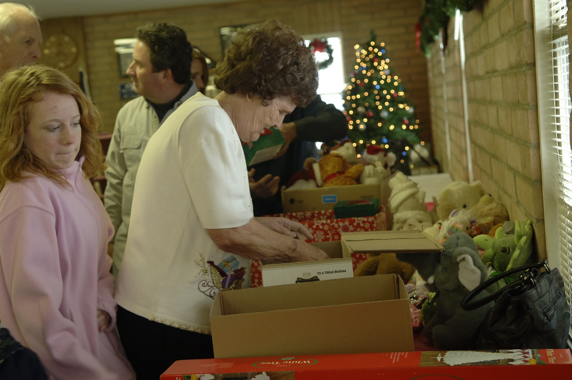 MOUNTAIN HOME AIR FORCE BASE, Idaho --Members of the Silver Crest II retirement community help pack up toys and food after the Silver Crest II Annual Holiday Social in Nampa, Idaho, Dec. 12. Two members of the retirement community, Rita and Bud Albers, have put together this event for nine years. This year more than $13,000, hundreds of toys and quilts, and 2,000 pounds of food were donated to Operation Warmheart to help military families during the holiday season. (U.S. Air Force photo by Staff Sgt. Jasmine Reif)