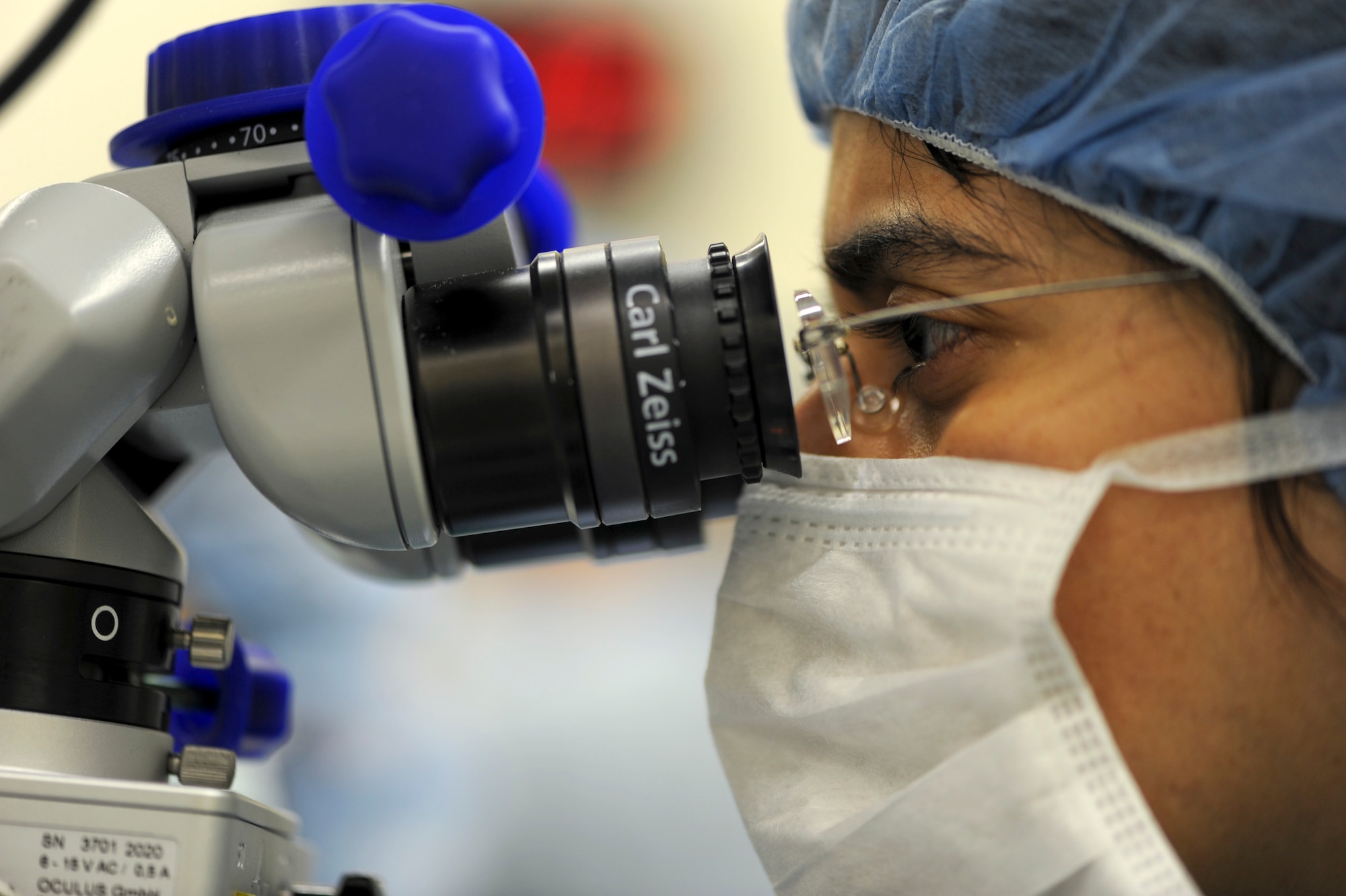 Maj. (Dr.) Vasudha Panday looks through a microscopic instrument as she performs corneal transplantation on Gloria Bolick Dec. 22, 2009, at Wilford Hall Medical Center at Lackland Air Force Base, Texas. Doctor Panday is assigned to the 59th Medical Wing. (U.S. Air Force photo/Staff Sgt. Desiree N. Palacios) 