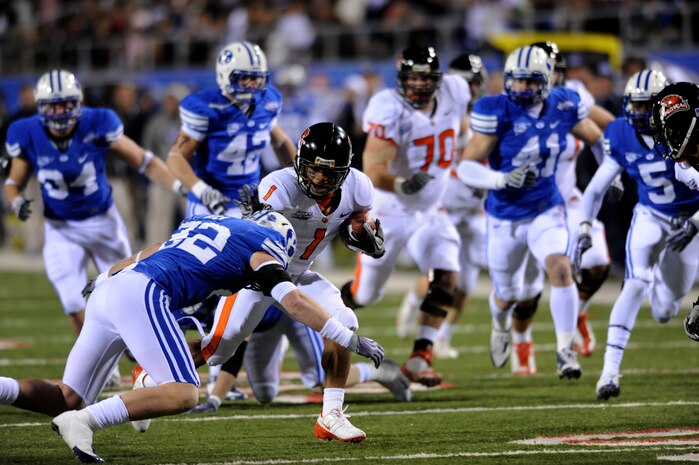 LAS VEGAS - Jacquizz Rodgers of the of the Oregon State Beavers runs for a first down inside the five yard line against the Brigham Young University Cougars defense during the first quarter of the MAACO Las Vegas Bowl at Sam Boyd Stadium Dec. 22. Over 200 hundred Airmen from Nellis and Creech Air Force Bases attended the game after unfurling the flag for the opening ceremonies.
(U.S. Air Force photo by Tech. Sgt. Michael R. Holzworth)
