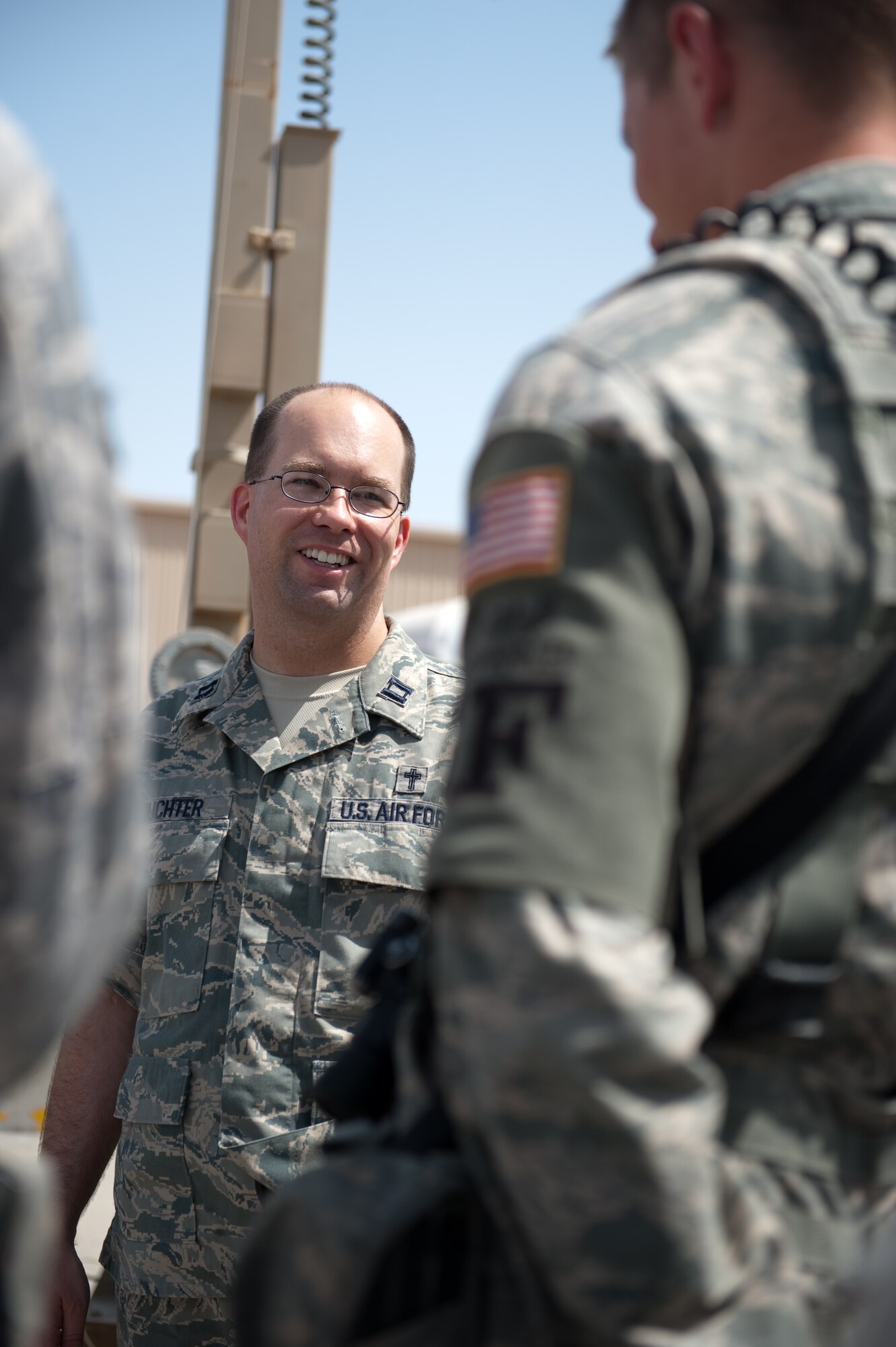 Deployed Chaplain (Capt.) Mark Juchter, 379th Air Expeditionary Wing, deployed from Tinker to provide ministry for sericemembers supporting Operations Iraqi and Enduring Freedom, visits with Airmen from the 379th Expeditionary Security Forces Squadron, Sept. 24, in Southwest Asia. Chaplain Juchter leads the weekly traditional Protestant service and visits regularly with Airmen around the base. (Air Force photo by Staff Sgt. Robert Barney)
