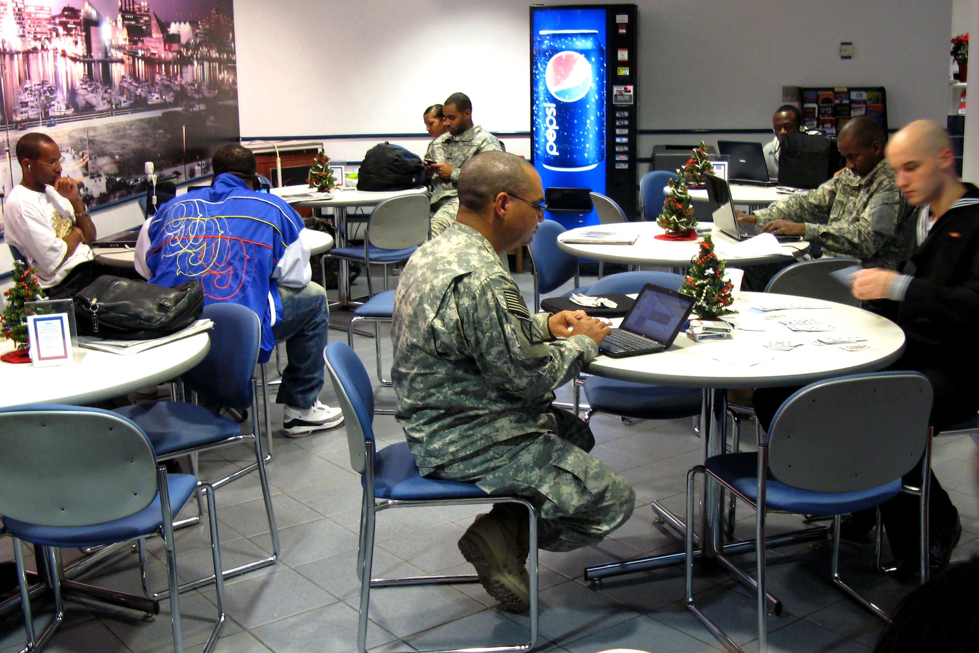 The USO Lounge at Baltimore-Washington International Thurgood Marshall Airport offers military travelers a respite from crowded airport terminals, particularly during the holiday season Dec. 23, 2009. (Defense Department photo/Donna Miles)