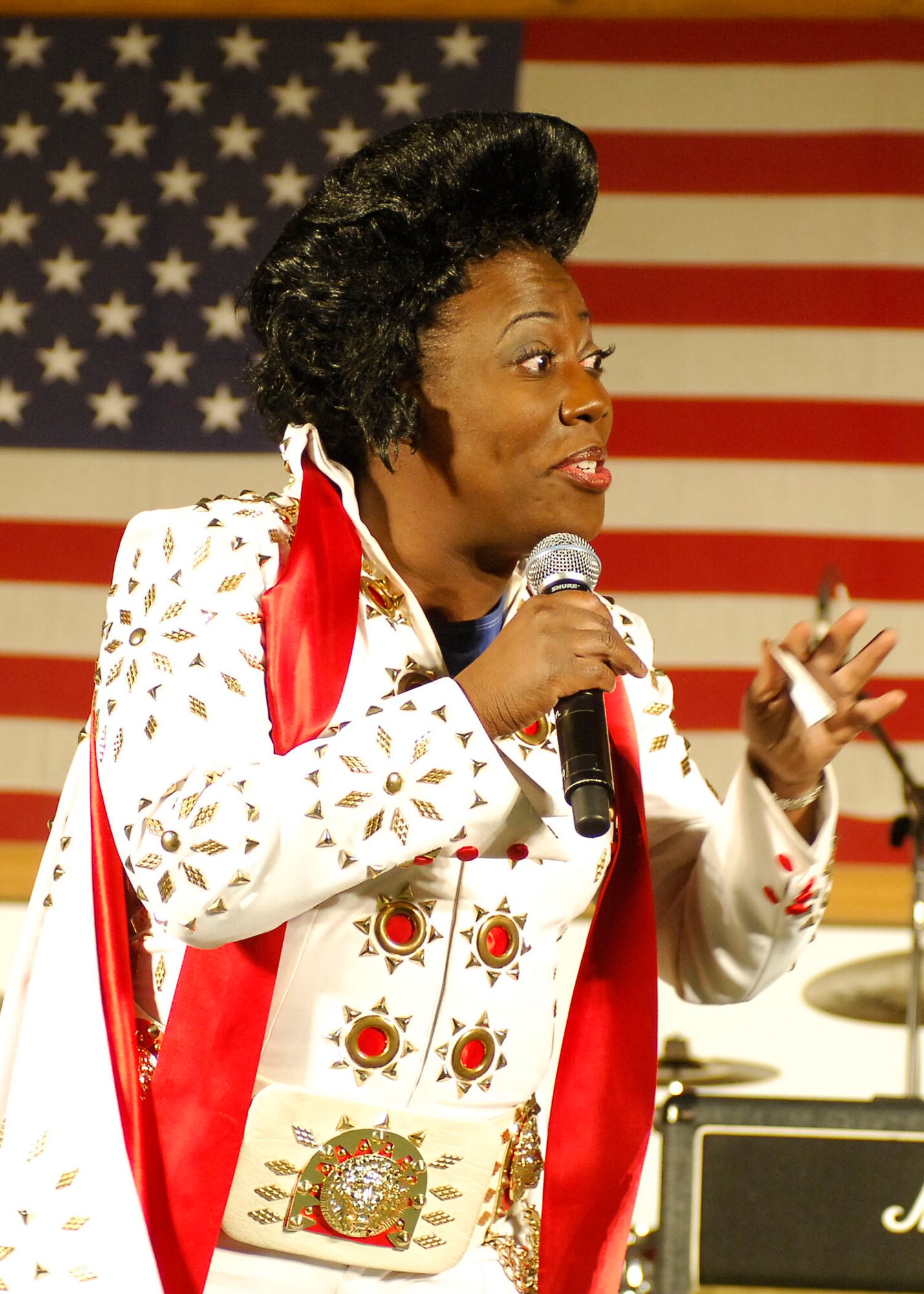 BAGRAM AIRFIELD, Afghanistan -- Sheryl Underwood, a comedian, entertains servicemembers during a United Service Organizations tour Dec. 23, 2009.  Mrs. Underwood and eight other celebrities supported the troops during this USO tour.  Mrs. Underwood hails from Little Rock, Ark.  (U.S. Air Force photo/Senior Airman Felicia Juenke)