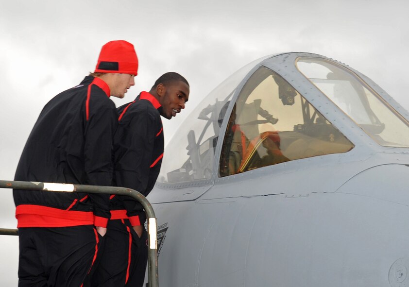 Barksdale AFB, La. – Players from the Georgia Bulldogs peer in the cockpit of an A-10 Warthog during a static display tour on Dec. 24. Texas A&M and Georgia’s players and family members took a tour of the flightline and had their Christmas Eve dinner at Hoban Hall. The teams were in the area to play in the Independence Bowl game held Dec. 28. (U.S. Air Force photo by Senior Airman Alexandra Longfellow) (RELEASED)