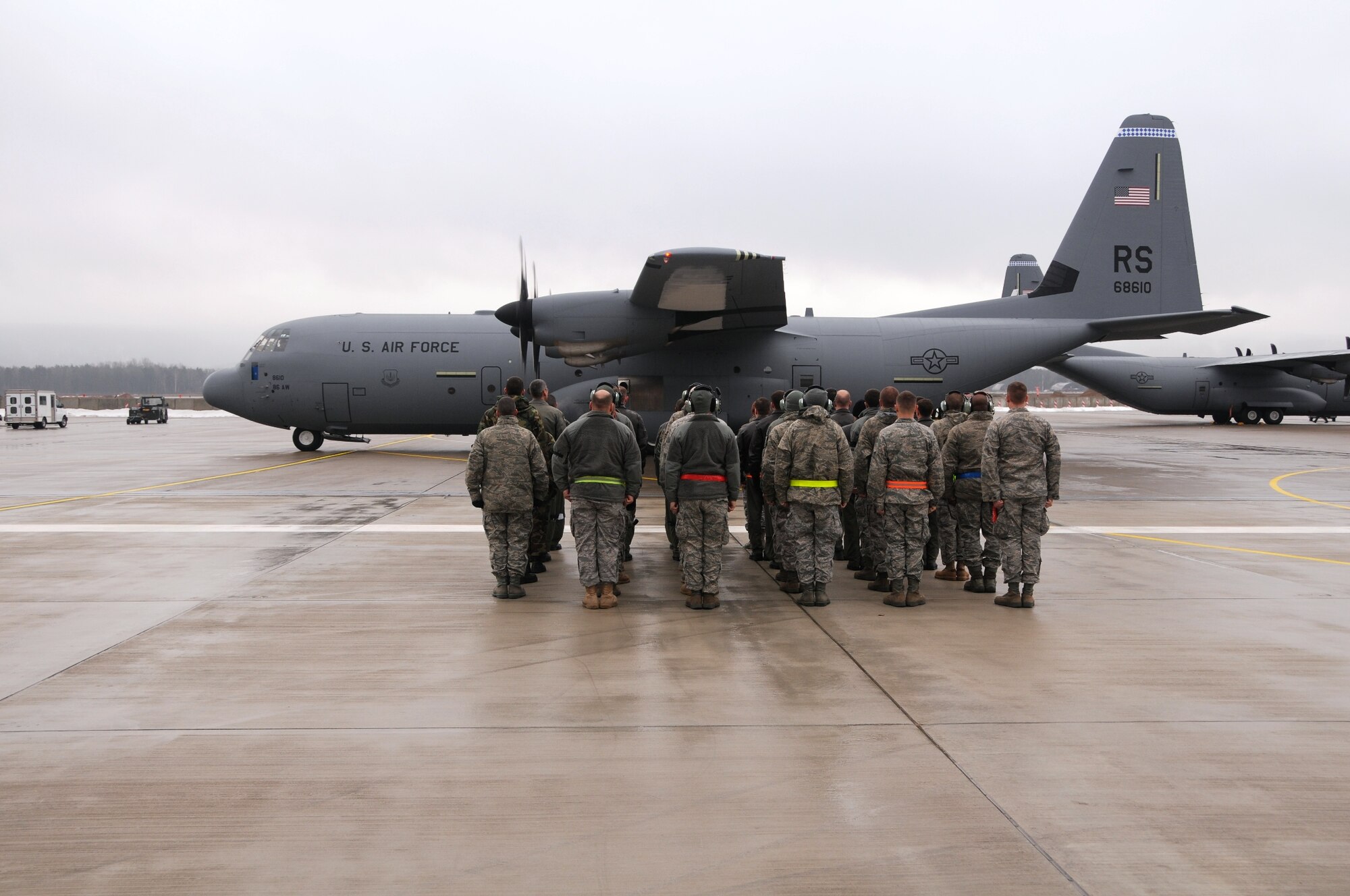 RAMSTEIN AIR BASE, Germany -- Members of the 86th Aircraft Maintenance Squadron join aircrew from the 37th Airlift Squadron to welcome the new C-130J Super Hercules flown by 17th Air Force Vice Commander Brig. Gen. Michael Callan. (USAF photo by Master Sgt. Jim Fisher)