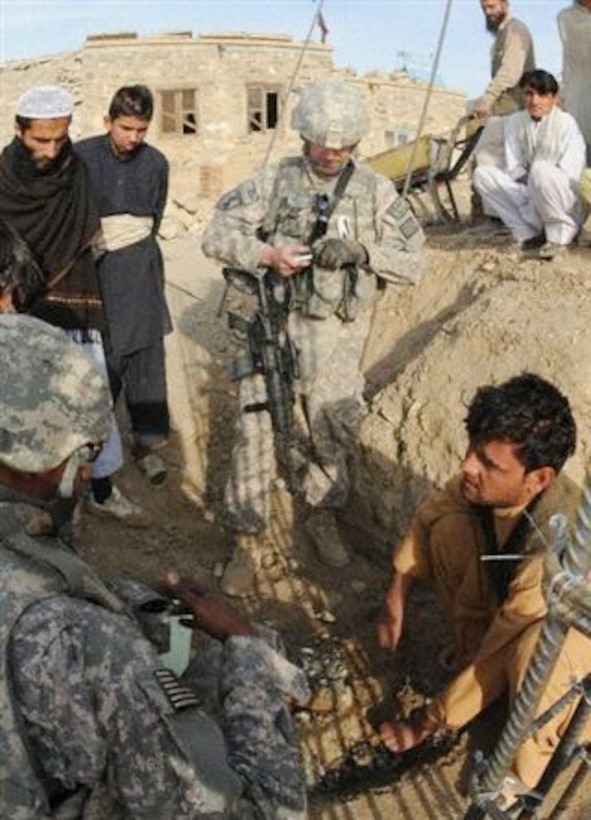 Navy Chief Petty Officer David Zahm, center, an engineer with the Konar ...