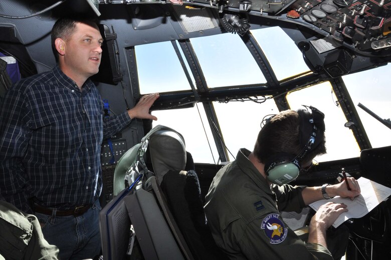 Brent Newman surveys the view from the C-130 cockpit. (Air Force Photo/Tech. Sgt. Bob Sommer)