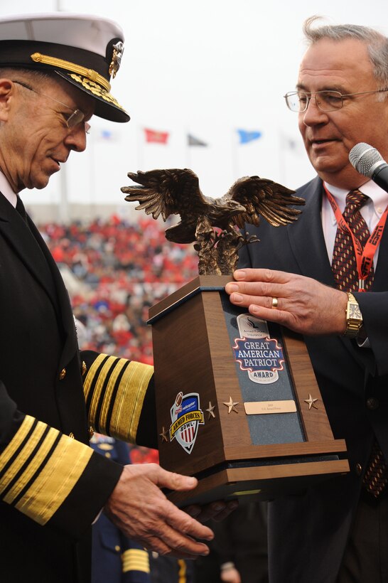 U.S. Navy Admiral Michael Mullen, Chairman of the U.S. Joint Chiefs of Staff, accepts this year's Patriot Award from Armed Forces Insurance Chairman Colonel (ret.) Tom Dials during a halftime ceremony at the 2009 Armed Forces Bowl Dec. 31.  Air Force Academy stomped the University of Houston by a score of 47 - 20 in a second-year rematch at Texas Christian Univeristy's Amon G. Carter Stadium.