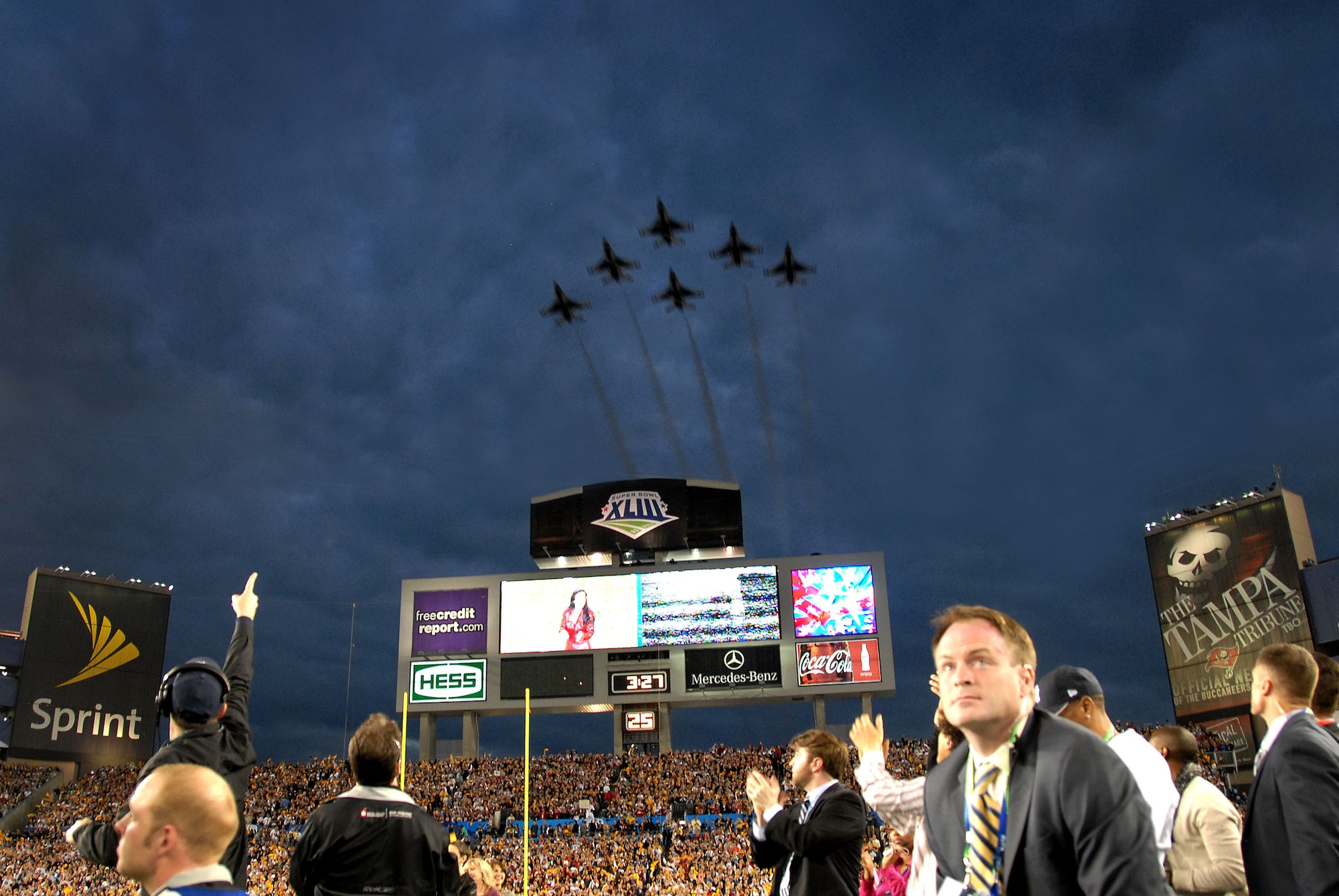The U.S. Air Force Thunderbirds perform a flyover during the singing of the National Anthem during Super Bowl XLIII Feb. 1, at Raymond James Stadium in Tampa, Fla. (U.S. Air Force photo/Staff Sgt. Bradley Lail) 