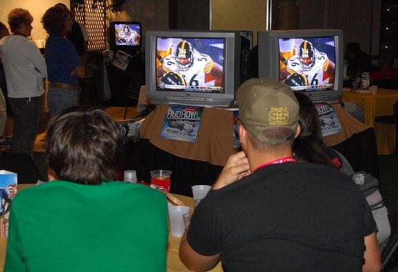 ANDERSEN AIR FORCE BASE, Guam - Team Andersen members participate in the Top of the Rock's Super Bowl festivities here Feb. 2. A crowd of more than 250 were on hand to watch the Pittsburgh Steelers and Arizona Cardinals face off in Super Bowl XLIII. The Steelers defeated the Cardinals, 27-23. (U.S. Air Force photo by Senior Airman Shane Dunaway)