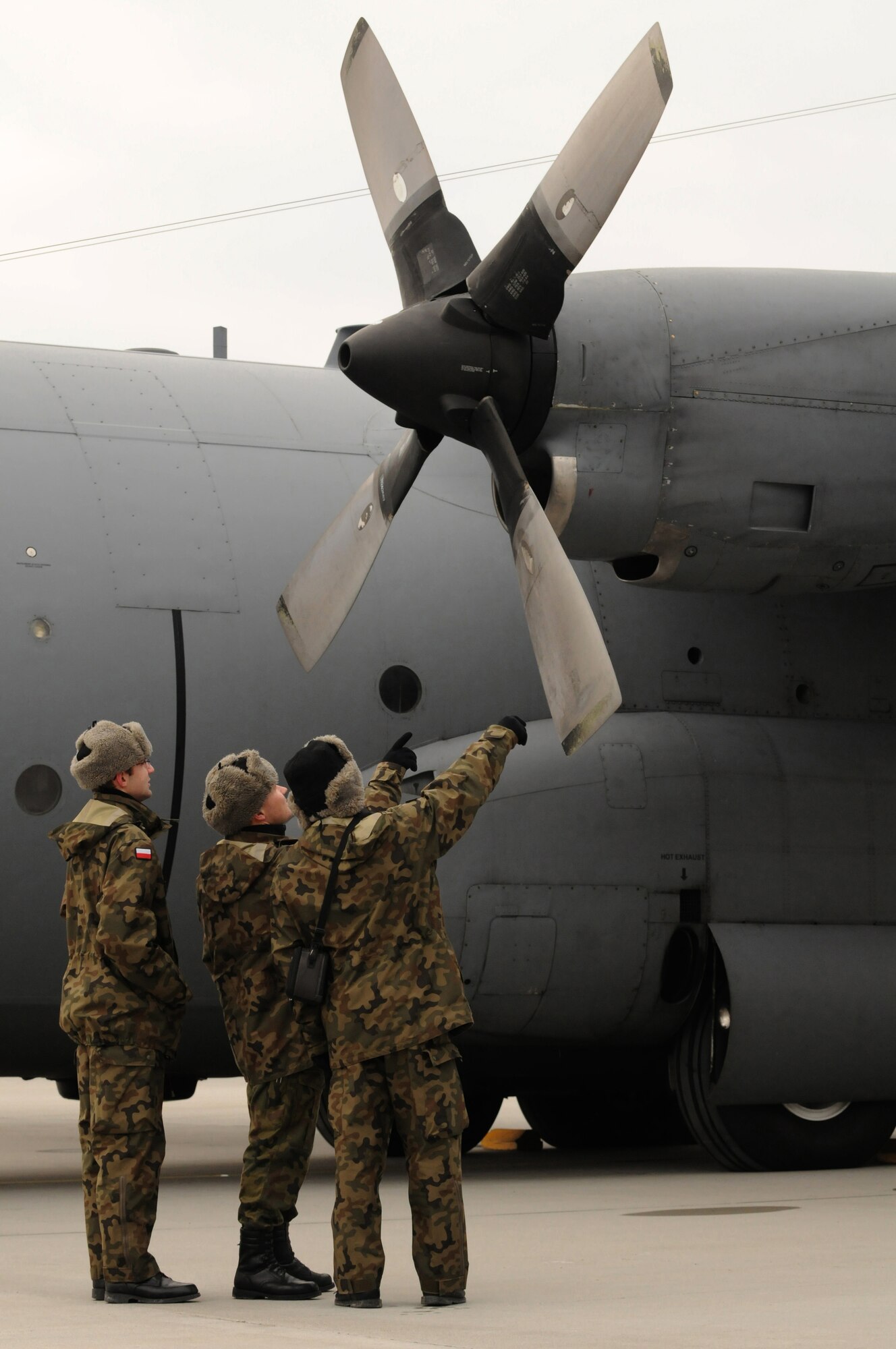 Members of the Polish Air Force look at a C-130E during a U.S. Air Force visit to Poland, Jan. 29, 2009, at Powidz Air Base, Poland. The visit gave Polish Air Force members a chance to familiarize themselves with the aircraft as they await delivery of their own C-130Es in the next few months. (U.S. Air Force photo by Senior Airman Nathan Lipscomb)
