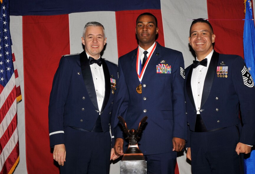 MOODY AIR FORCE BASE, Ga. -- Tech Sgt. Alvin Dyer, 23rd Wing 2008 Noncommissioned Officer of the Year Award winner, poses for a photo with (left) Col. Kenneth Todorov, 23rd Wing commander and (right) Chief Master Sgt. Paul Burgess, 23rd Wing command chief, during the 2008 Annual Awards Ceremony held at the James H. Rainwater Conference Center Jan. 31. (U.S. Air Force photo by Senior Airman Schelli Jones) 