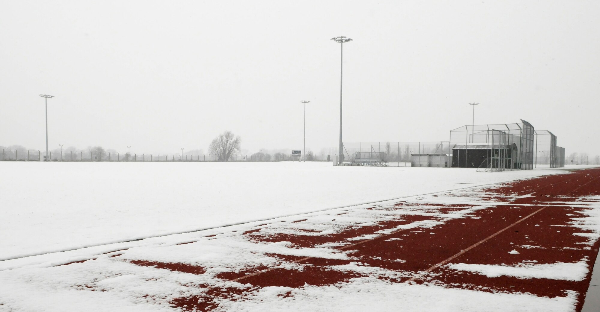 Heavy snowfall hits RAF Mildenhall, England, Feb. 2, 2009 . The snow which fell Feb. 2 and 5, 2009, resulted in late reporting for non mission-critical personnel and Department of Defense Dependants School students. (U.S. Air Force photo by Senior Airman Chris Ingersoll)