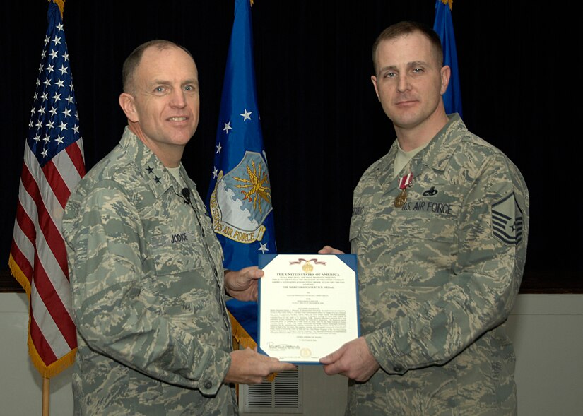 Airmen receive medals during quarterly AFDW Commander's Call > Air ...