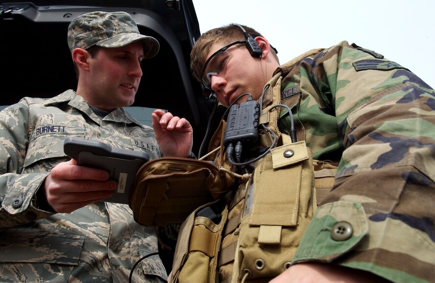 Air Force Research Laboratory engineer Gregory Burnett explains to Senior Airman Nicholas Halladay the MR-1 computer’s capacity to send Global Positioning System satellite coordinates to an aircraft. (U.S. Air Force photo/Airman First Class Jonathan Snyder)