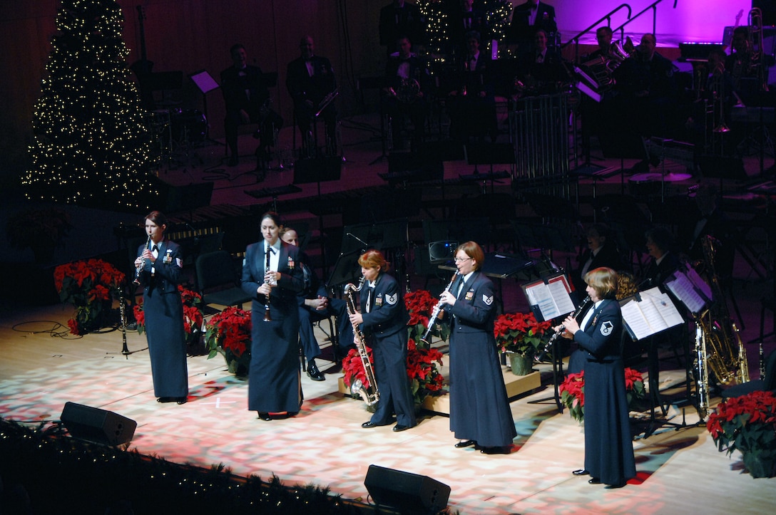The New Horizons clarinet ensemble performs "My Dreidel" during the USAF Heartland of America Band's 2008 Holiday Show, 'The Promise of the Season.' 