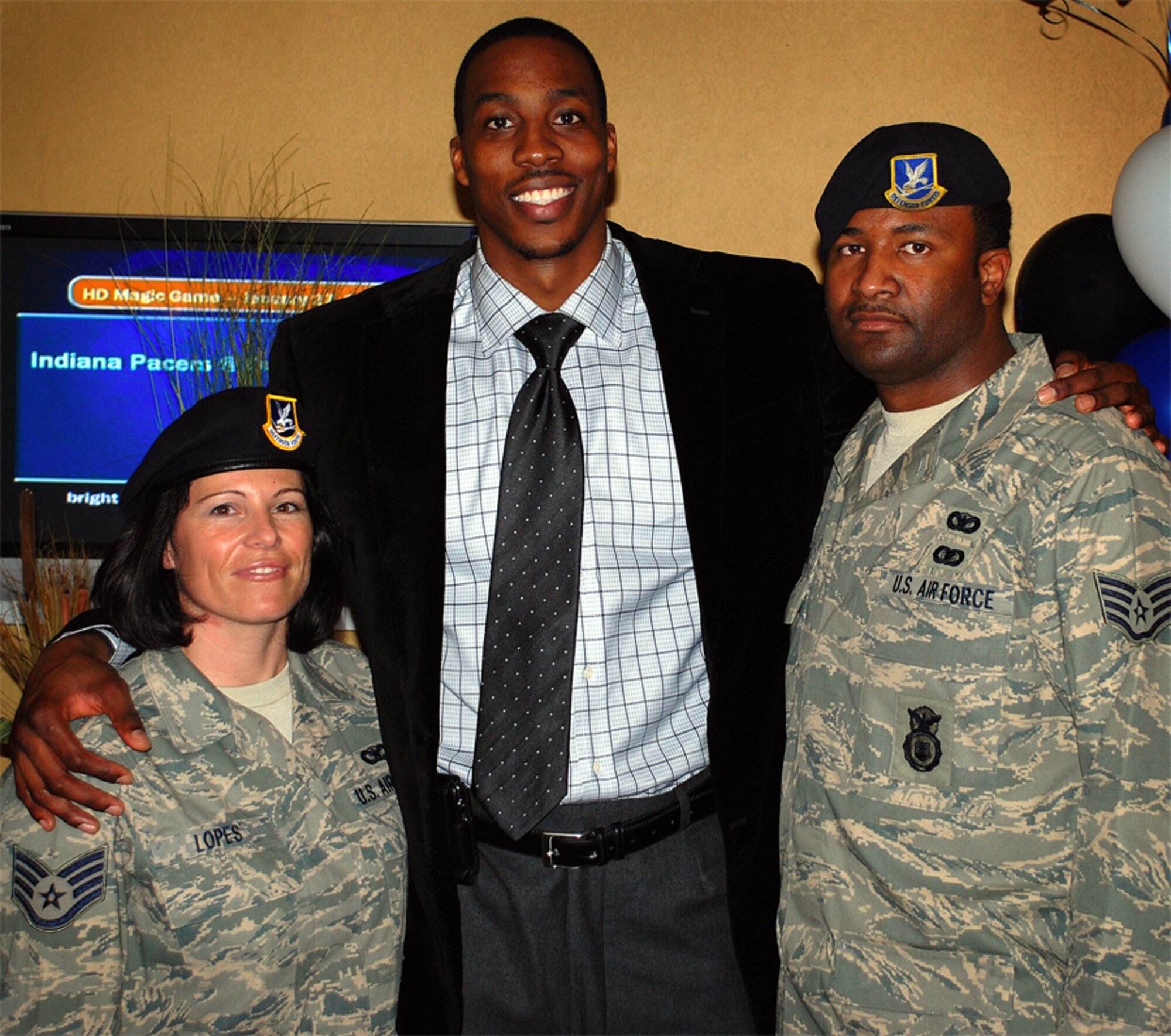 ORLANDO Fla. -- Dwight Howard, center for the Orlando Magic, greets Air Force Reserve Staff Sergeants Diane Lopes and Larry O'Neil of the 920th Rescue Wing after the Magic game vs. the Atlanta Hawks as part of the Magic's first Seats for Soldiers Night of the 2008 season.  Several Magic players met with servicemembers after the game to thank them for their service to the country.  U.S. Air Force photo/Master Sgt. Bryan Ripple