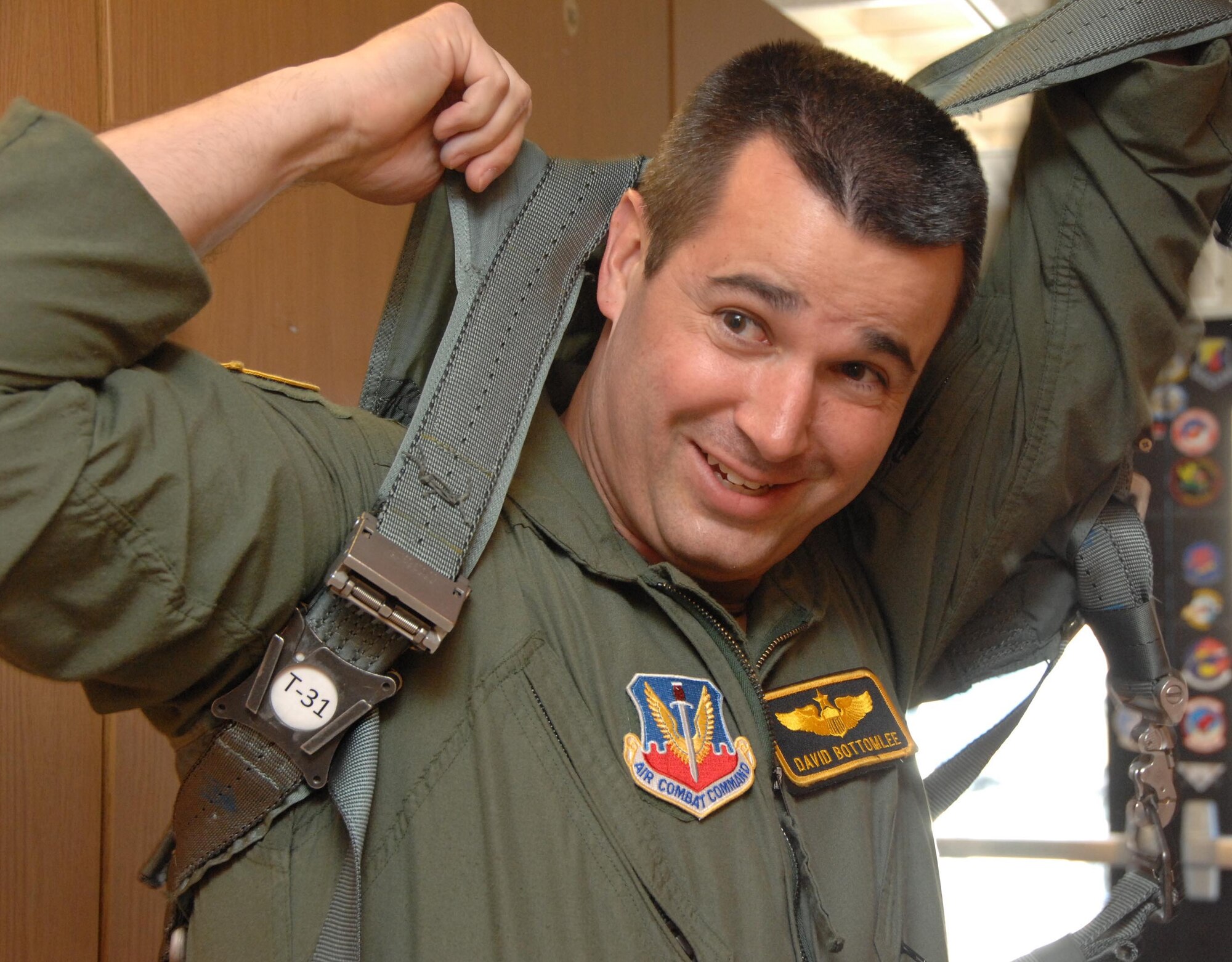 NELLIS AIR FORCE BASE, Nev. -- F-16 pilot Lt. Col. David Bottomlee, 79th Fighter Squadron, Shaw AFB, S.C., dons his anti-g suit and parachute harness before a sortie  here Jan. 29 during RED FLAG 09-2. (USAF Photo by 2nd Lt Noelle Caldwell) Released

