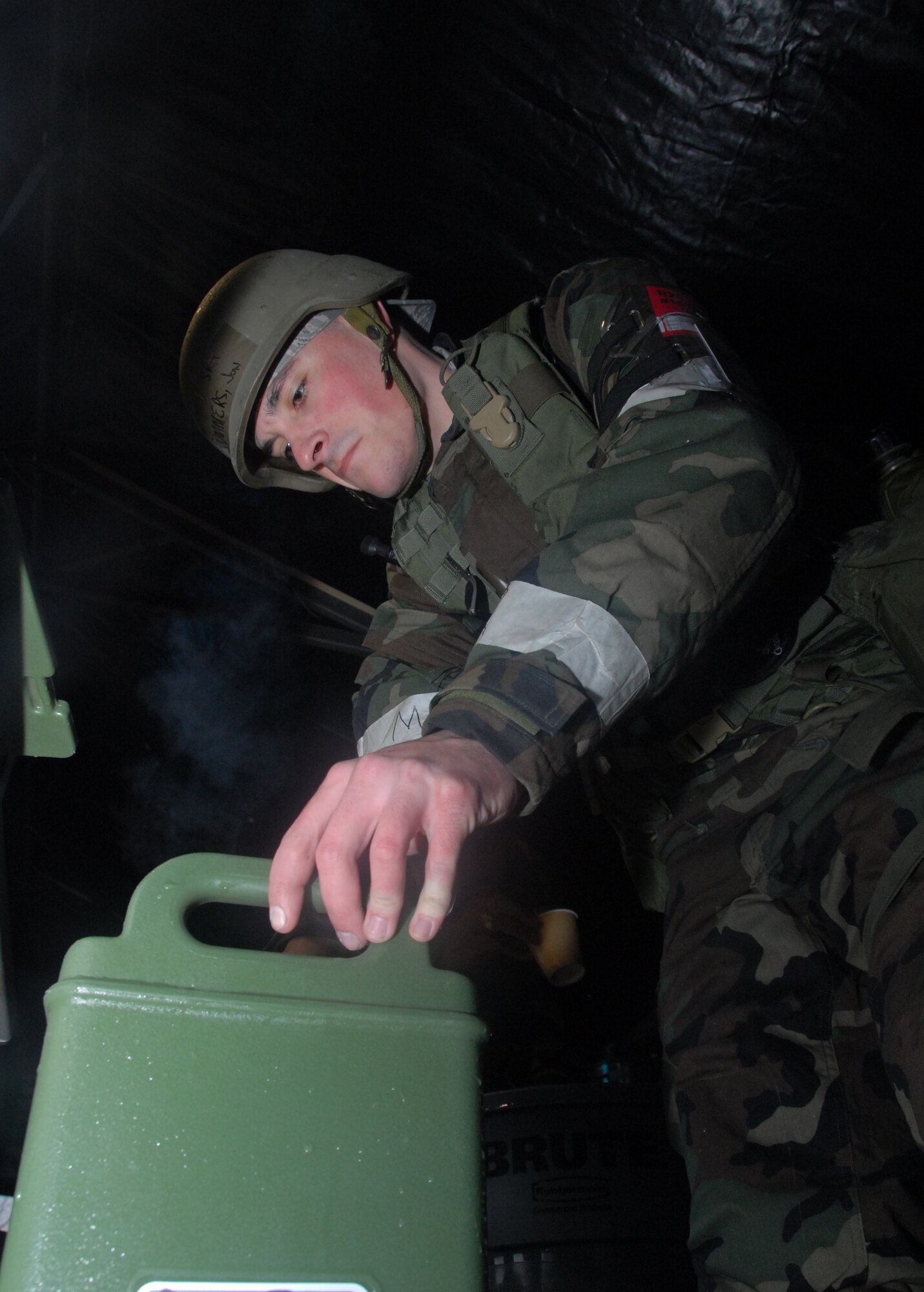 Air Force reservist, Senior Airman Jon Summers, a food-services journeyman with the 442nd Services Flight, prepares grape drink for fellow reservists during an operational-readiness exercise at Whiteman Air Force Base, Mo. The flight's parent unit, the 442nd Fighter Wing, is an Air Force Reserve A-10 Thunderbolt II unit based at Whiteman. (US Air Force photo/Master Sgt. Bill Huntington)
