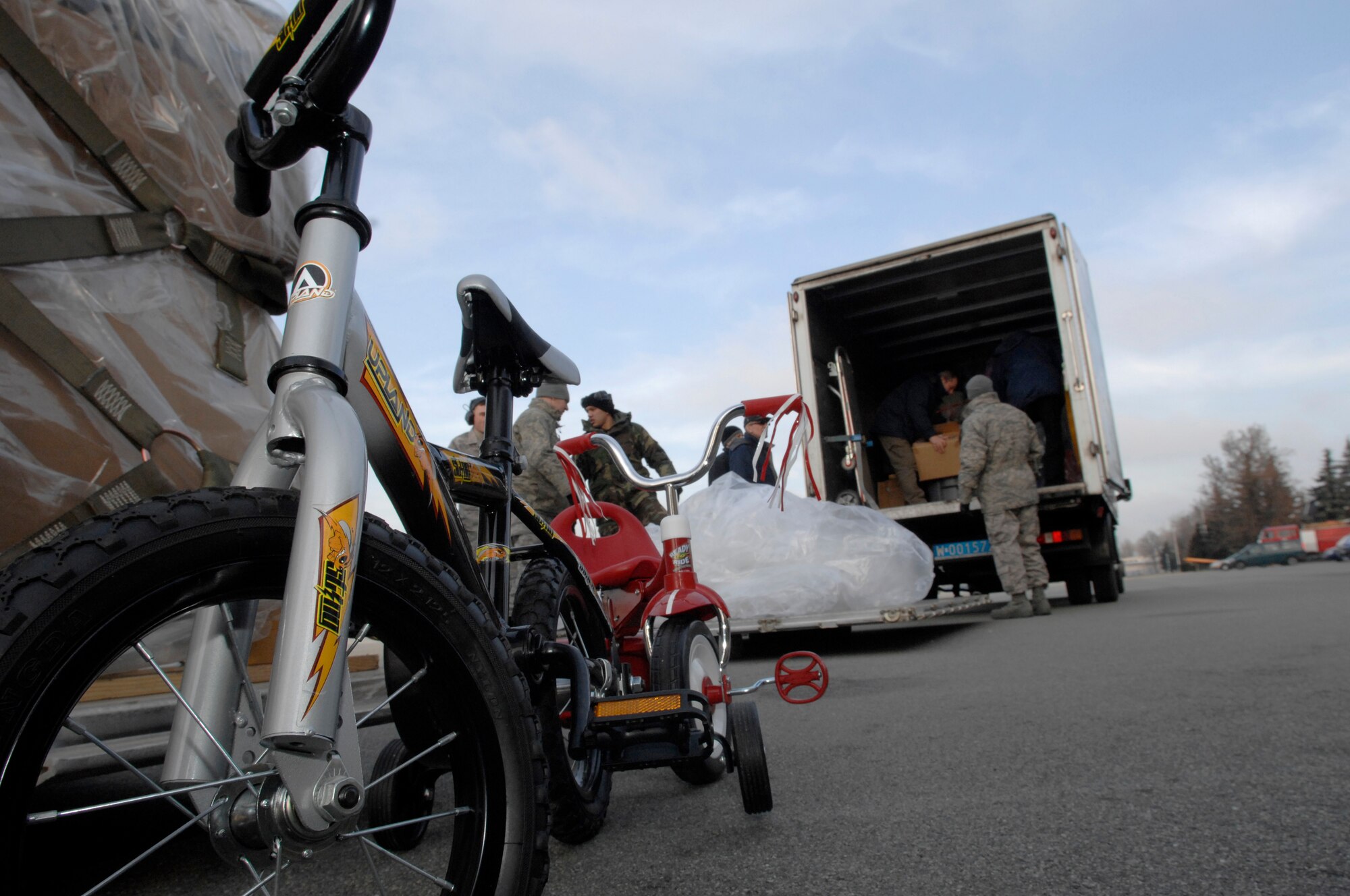 Members of the 86th Airlift Wing unload two pallets of toys to a truck bound for the My Home, My Future children's home Jan. 28, 2009, in Warsaw, Poland. The Kaiserslautern Military Community 5/6 Club donated 3,200 pounds of toys to the children?s home located in Slupsk. (U.S. Air Force photo by Senior Airman Amber Bressler)