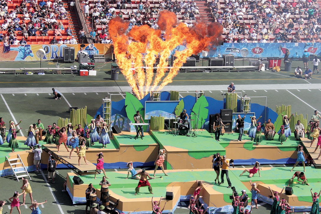 Marines and sailors volunteered to help with the 2009 Pro Bowl pregame and halftime shows as well as other event during Pro Bowl Week in Honolulu.