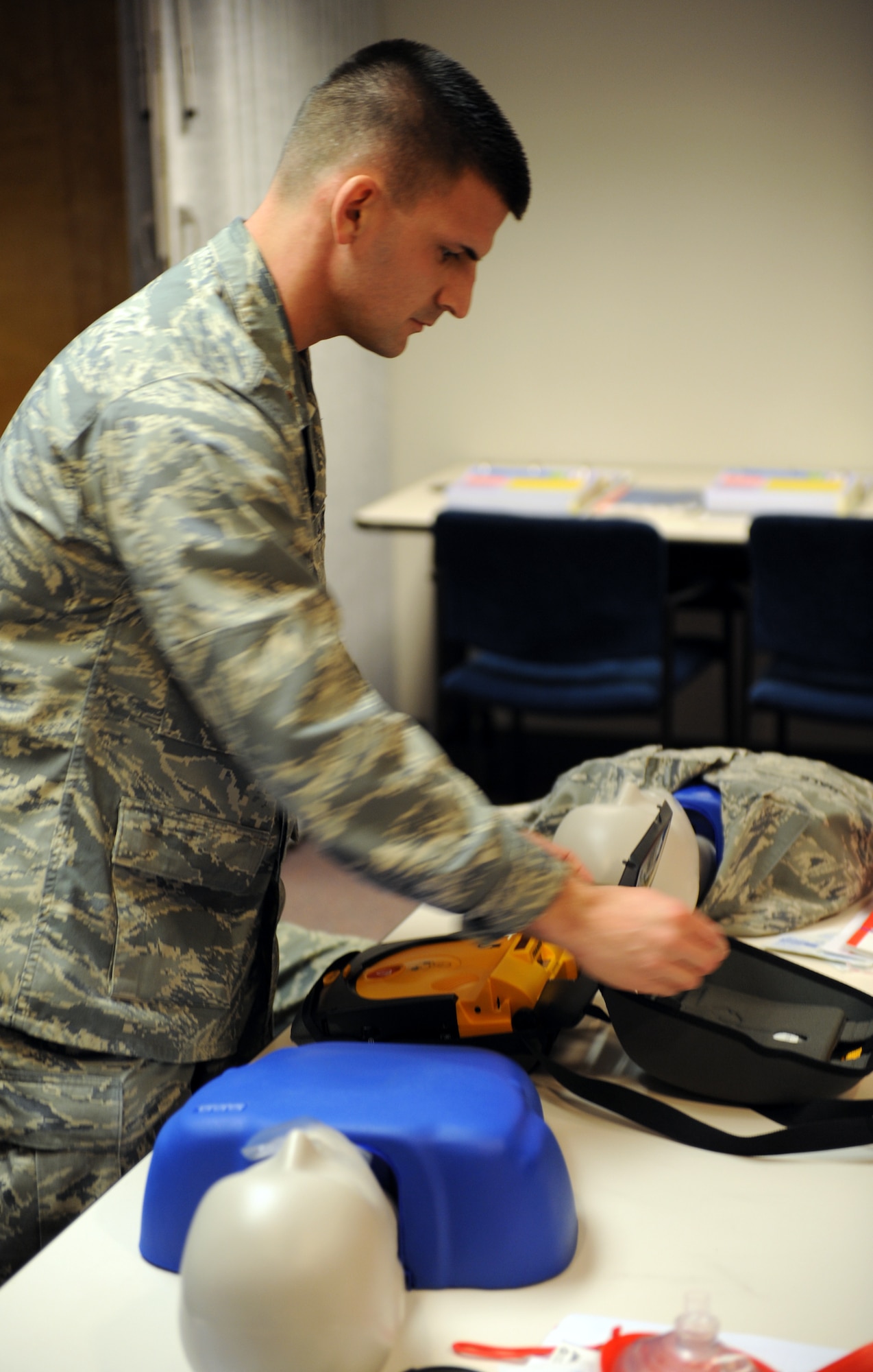 WHITEMAN AIR FORCE BASE, Mo. – 2nd Lt. Michael Mealiff, 509th Contracting Squadron, prepares to attach an automated external defibrillator to a training mannequin during a Heartsaver AED course Feb. 10. The Heartsaver AED course teaches rescuers when to phone 911, how to give CPR, how to use an AED and how to provide relief from choking. (U.S. Air Force photo/Senior Airman Stephen Linch)