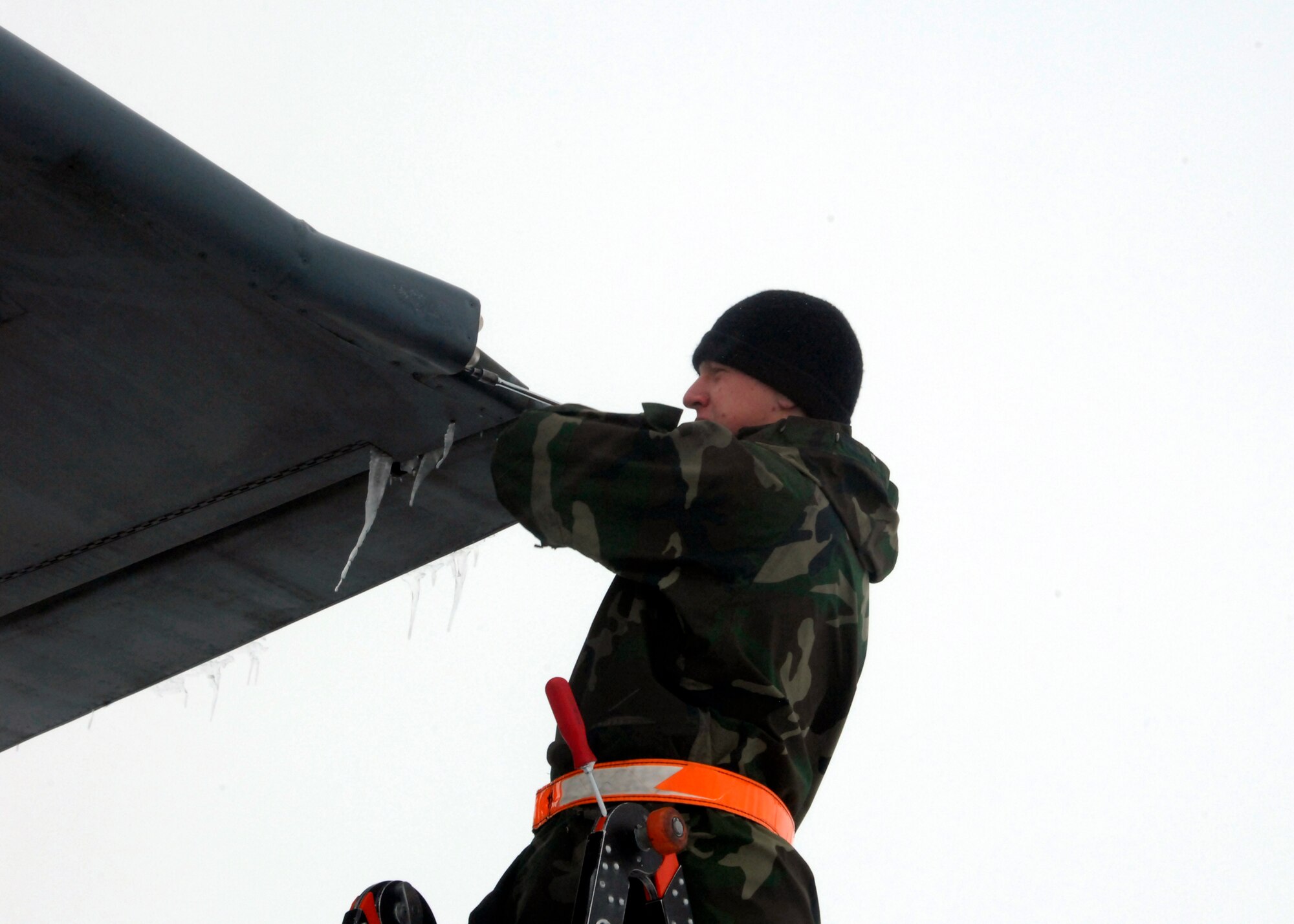 MINOT AIR FORCE BASE, N.D. -- Staff Sgt. James Kassube, a crew chief in the 5th Aircraft Maintenance Squadron, changes a tail light on a B-52H Stratofortress here Feb 11.  Sergeant Kassube, a native of Eagle Bend, Minn., has been assigned to the 5th AMXS for six years. (U.S Air Force photo by Staff Sgt. Keith Ballard)