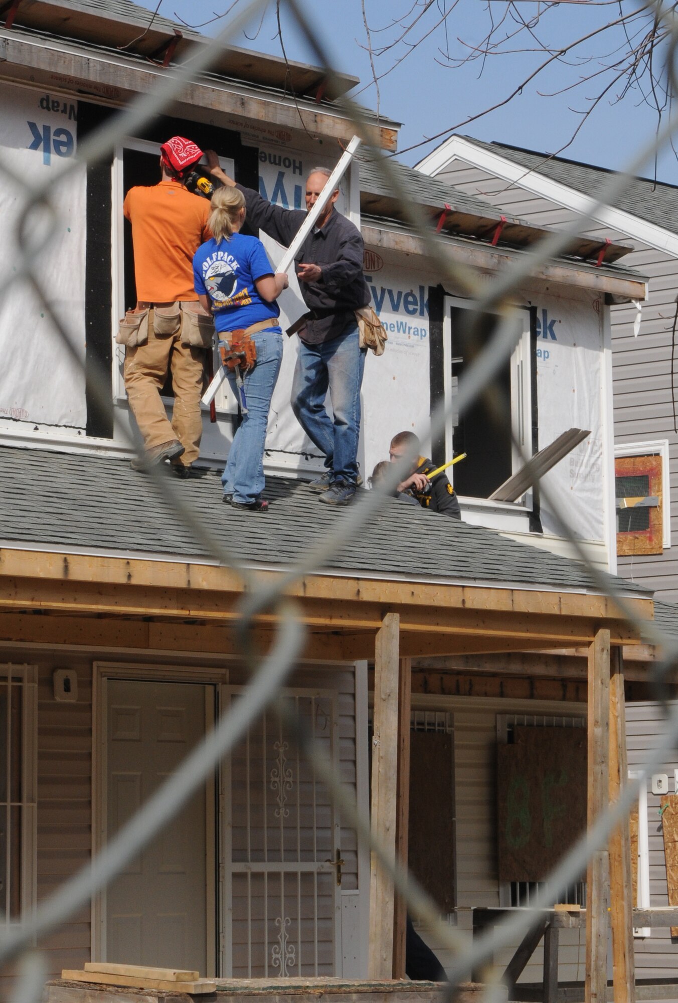 Airman 1st Class Jennifer Corbin, United States Air Force Honor Guard, assists Habitat for Humanity workers Feb. 11 during a Habitat for Humanity project in Washington D.C. The 16 Bolling volunteers worked side-by-side with trained crew members to accomplish various tasks throughout the day. (U.S. Air Force photo by Senior Airman Marleah Miller)