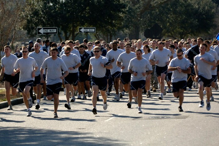 Team Charleston Airmen start the 5,000-meter run Commander's Fitness Challenge on Charleston AFB Feb. 6. More than 400 Airmen from various squadrons came out to participate in the monthly challenge. (U.S. Air Force photo/Senior Airman Timothy Taylor)