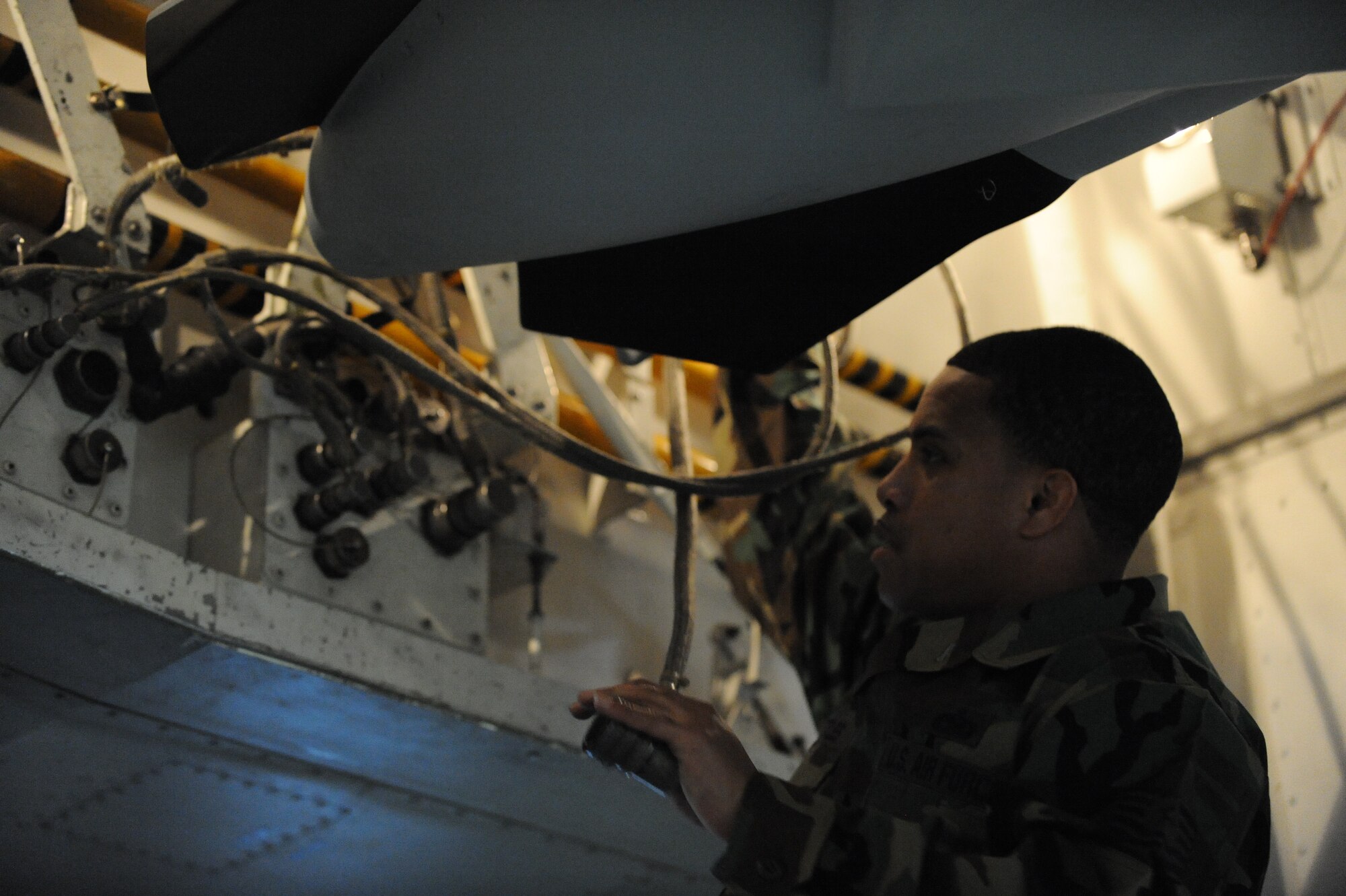 Tech. Sgt. Edward Nettles, 28th Aircraft Maintenance Squadron load crew team chief, unclasps the conventional rotary launcher from a munitions handling unit during the 2009 bomb load competition, which will be inspected by Eighth Air Force, Feb. 12.  Ellsworth, Barksdale AFB, La., Minot AFB, N.D., Whiteman AFB, Mo., and Dyess AFB, Texas, were all inspected by Eighth Air Force during the competition. (U.S. Air Force photo/Senior Airman Anthony Sanchelli)
