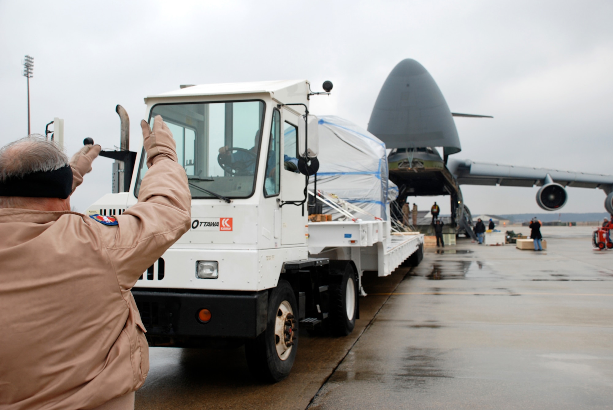 167th Airlift Wing Loadmaster, MSgt Douglas Stroz, directs the loading of an Ares 1-X test crew module and launch abort system onto a C-5 aircraft at Langley Air Force Base, Va, on January 27, 2009. The crew delivered the cargo to the Kennedy Space Center in Florida the following day. The ARES 1-X test crew module and launch abort system is part of a complex flight test program which will eventually lead to the launch of the Orion spacecraft in early 2013.
(U.S. Air Force Photo by COL Roger Nye)
