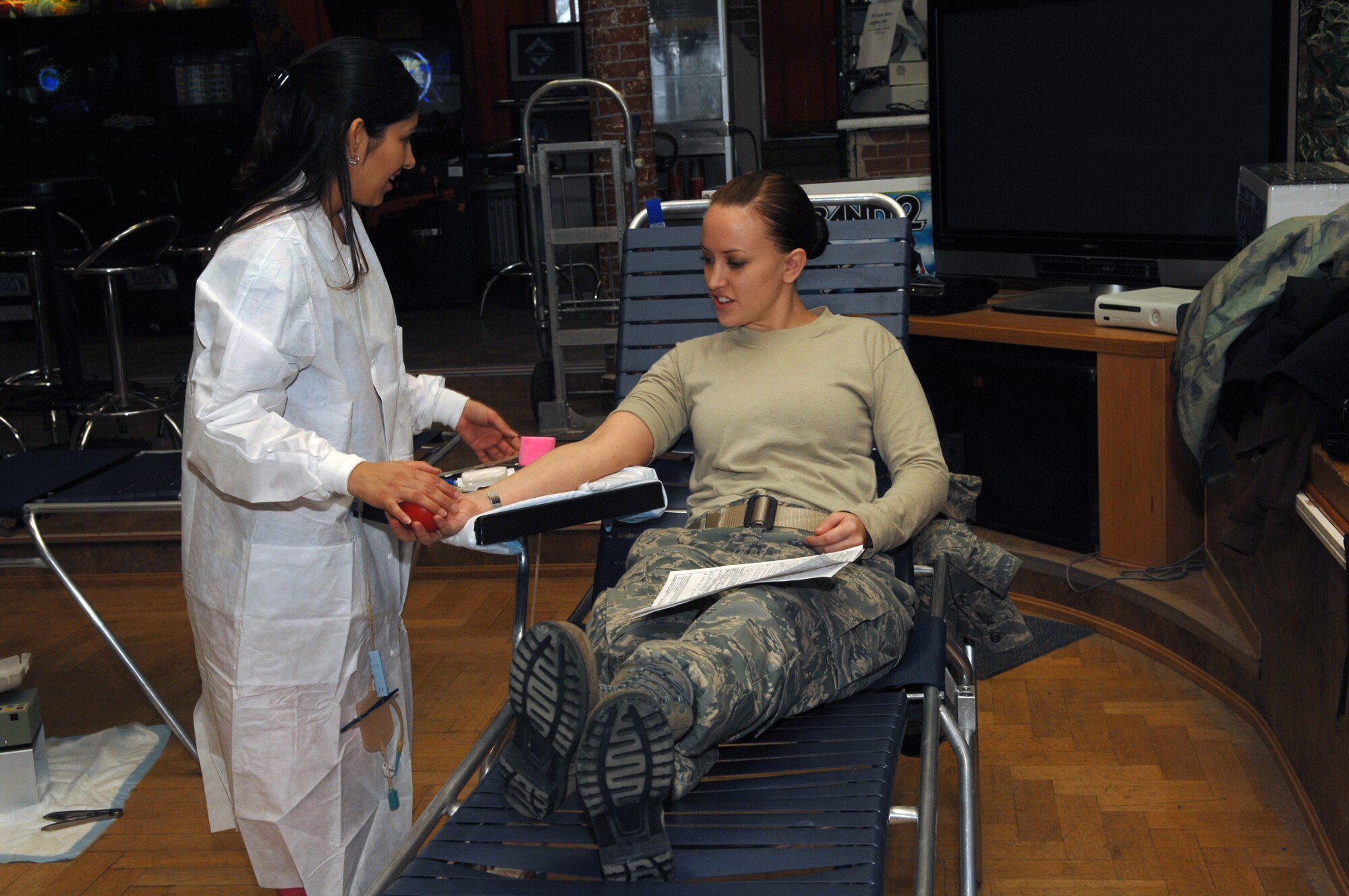 SPANGDAHLEM AIR BASE, Germany -- Airman 1st Class Kayla McCulley-Bunning, 52nd Medical Group, prepares to donate blood for the Armed Forces Blood Drive Feb. 11, 2009.  The donated blood helps servicemembers who were injured in combat.  (U.S. Air Force Photo by Senior Airman Allen Pollard)