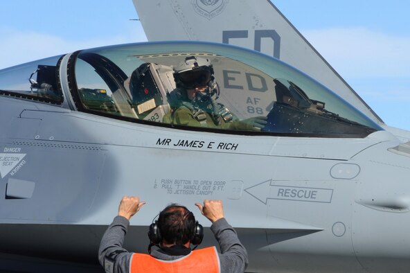 Alfonso Duran, production supervisor assigned to the 416th Flight Test Squadron at Edwards Air Force Base, Calif., prepares to taxi an F-16 Fighting Falcon in support of Red Flag 09-2 Feb. 4 at Nellis Air Force Base, Nev. Red Flag is a multi-national exercise providing a realistic environment to practice combat scenarios. The experience gained during the exercise is vital to the survival of air crews in combat. (Air Force photo by Senior Airman Nadine Y. Barclay)