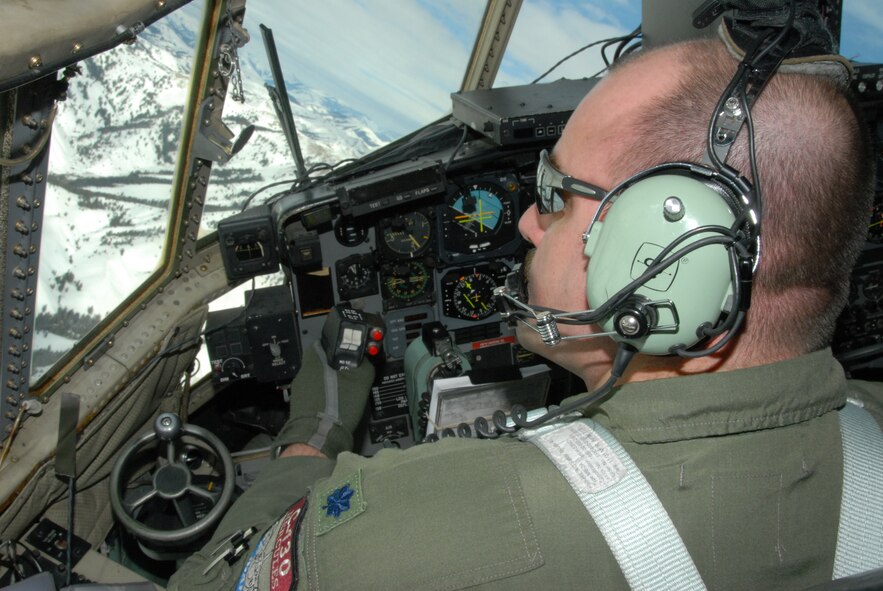 Lt Col Craig Logan, former Commander of the 189th Airlift Squadron Idaho Air National Guard, achieved the distinction of flying 5,000 hours in the C-130 Hercules prior to his appointment as the Commander of the 124th Maintenance Squadron. (Air Force photo by Master Sgt Tom Gloeckle) (Released)