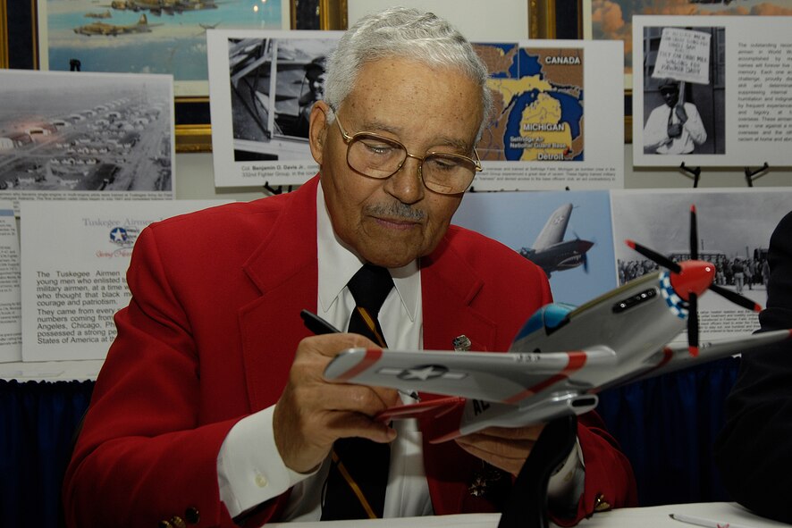 Honoring Tuskegee Airmen