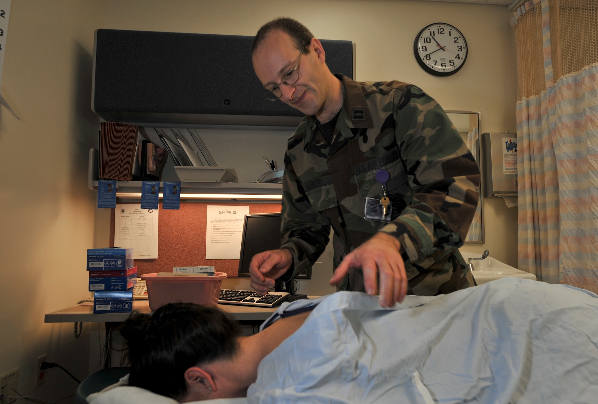 ELMENDORF AIR FORCE BASE, ALASKA -- Capt. (Dr.) Michael Aluker does an initial check on a patient before performing acupuncture at the Elmendorf AFB hospital. Captain Aluker is the only general practioner at Elmendorf who practices acupuncture. (U.S. Air Force photo/Senior Airman Tinese Treadwell)