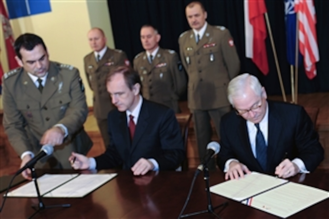 Defense Secretary Robert M. Gates, right, signs a memorandum of understanding with Polish Defense Minister Bogdan Klich at Poland's II Mechanized Corps Headquarters in Krakow, Poland, Feb. 19, 2009. Gates was in Poland to attend to Krakow Defense Ministry Conference.