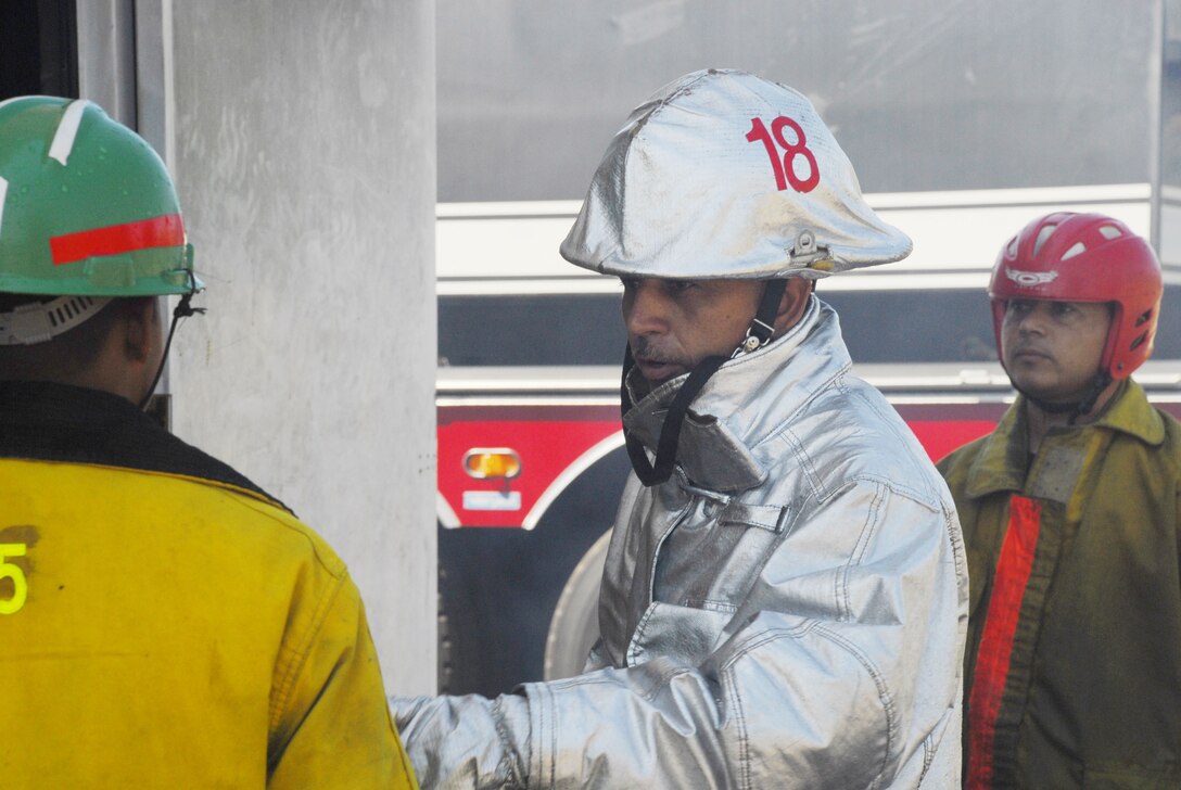 SOTO CANO AIR BASE, Honduras - Mr. Herberth Gaekel, Joint Task Force-Bravo Fire Department chief of fire prevention, directs structural fire training at the JTF-B burn house.  Members of the joint task force conducted a subject matter expert exchange with Honduran airmen here Feb. 16-19 covering wildland firefighting, land navigation and structural firefighting.  (U.S. Air Force photo/Tech. Sgt. Rebecca Danét)
