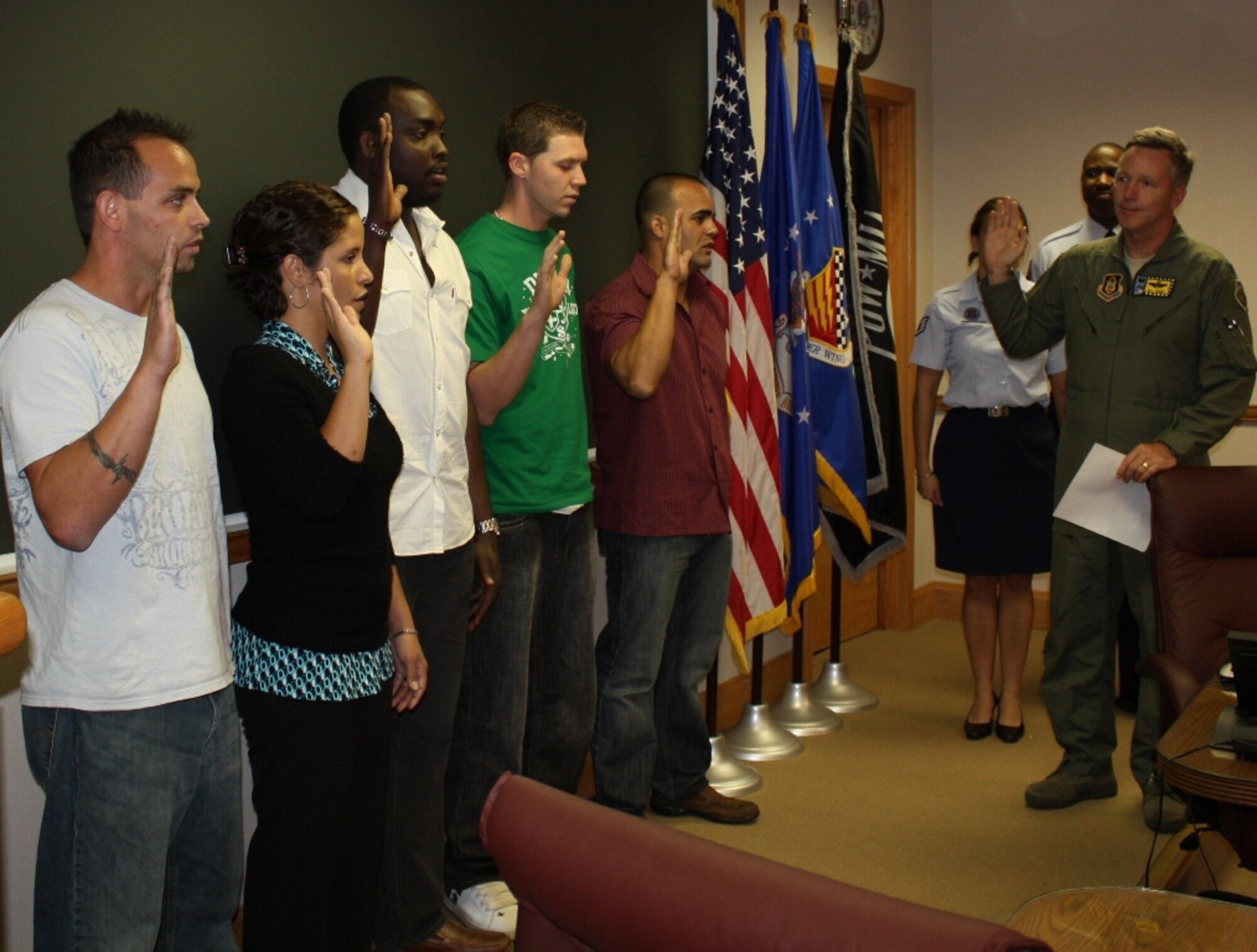 Col. William Binger, 482nd Fighter Wing commander, leads the oath of enlistment for five of the wing’s newest Air Force reservists during a mass enlistment on Feb. 19. The 482nd Fighter Wing is exceeding its recruiting goals and has seen an influx of new faces around the wing in the past year. (U.S. Air Force photo/Senior Master Sgt. Rondey Bullock)