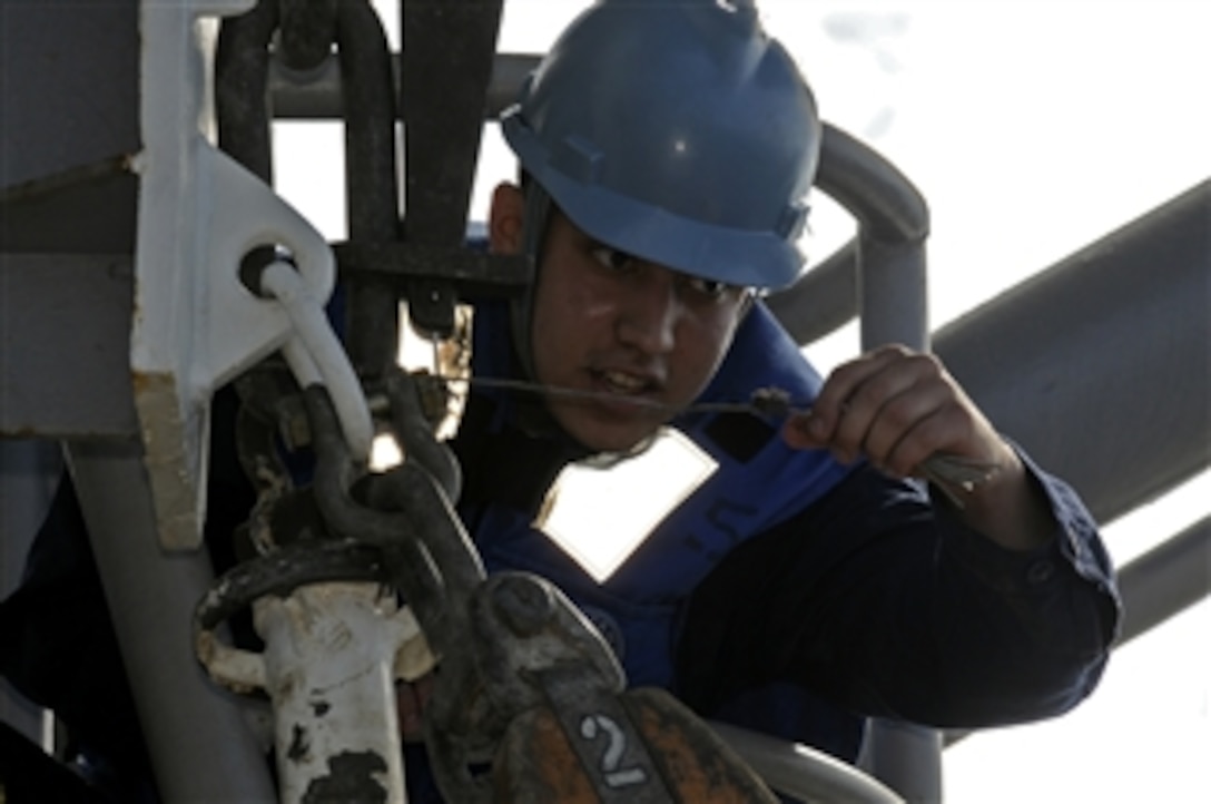 U.S. Navy deck department Boatswain's Mate 3rd Class Irvin Gaitan rigs a pelican hook to take on supplies from Military Sealift Command supply ship USNS Pecos (T-AO 197) during an underway replenishment aboard the amphibious command ship USS Blue Ridge (LCC 19) in the Pacific Ocean on Feb. 17, 2009.  The Blue Ridge is the flagship for Commander, U.S. 7th Fleet.  