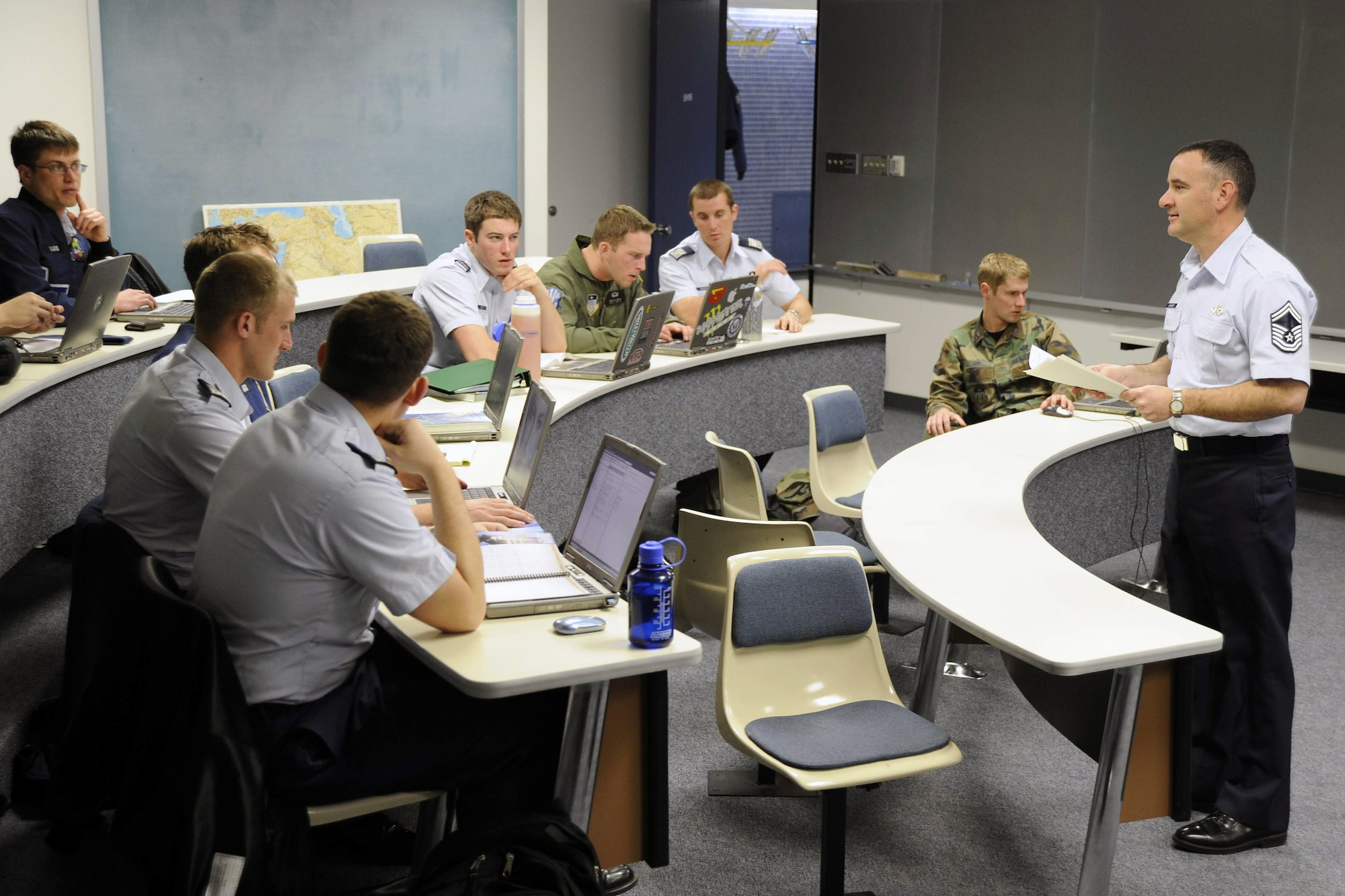 Senior Master Sgt. Mark Barner teaches U.S. Air Force Academy cadets the ins and outs of information technology for business managers. He is the first NCO to teach two credited courses in one semester at the Academy. (U.S. Air Force photo/Dave Ahlschwede) 
