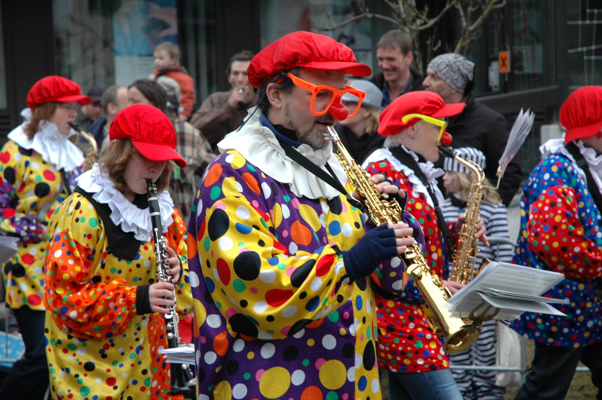 KORDEL, Germany -- A Trier music association dressed up as clowns at the Kordel fashing parade Feb. 22, 2009. Observers not only enjoyed their colorful outfits but also sang loud to popular fasching tunes, played by this orchestra. (U.S. Air Force photo by Iris Reiff)
