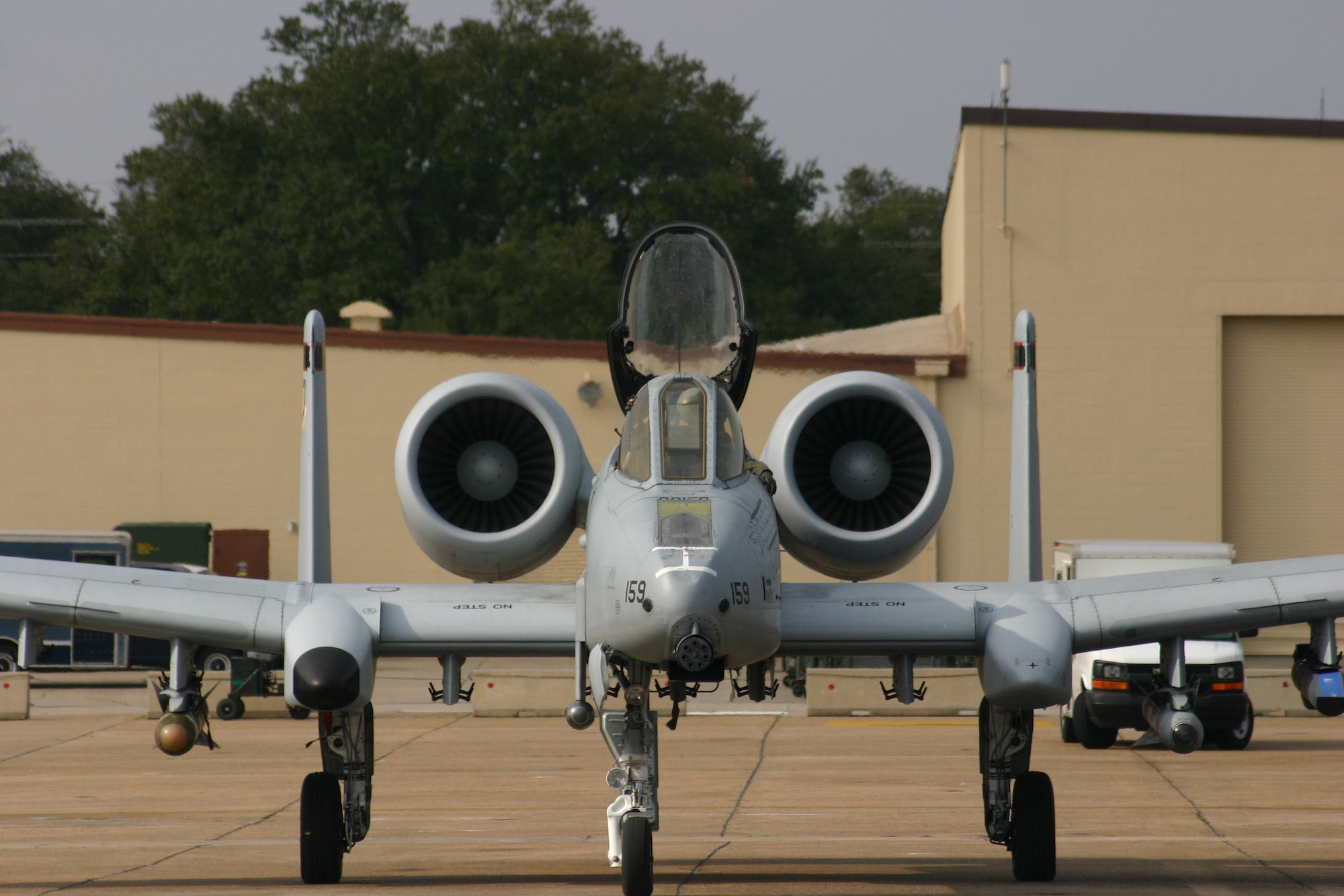An A-10 departs the parking area to begin its taxi and eventual take-off during the first training mission at GFE in Barksdale AFB, La.  (JFIIT photo/Casey Bain)